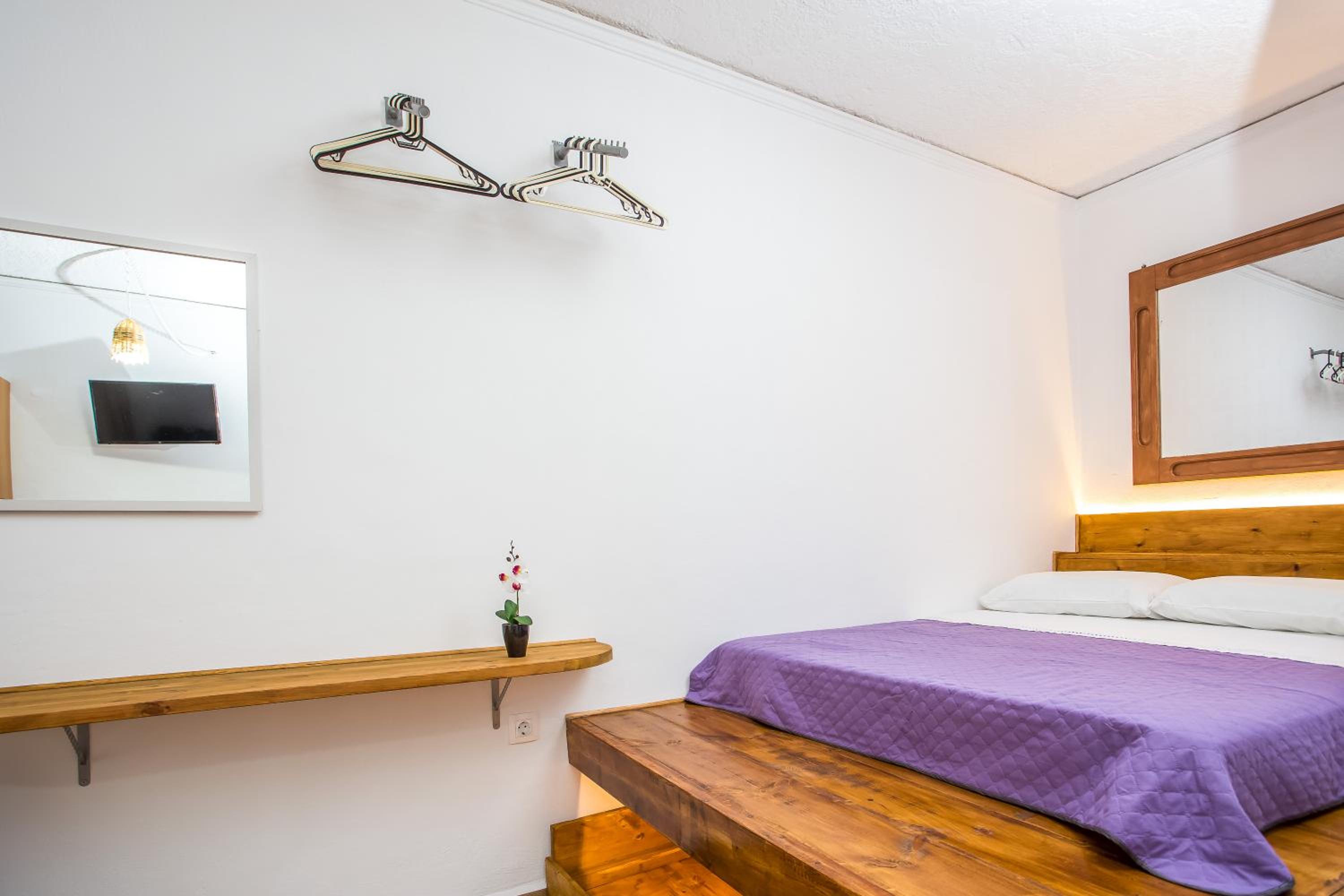 Toulas Studios & Apts No2
