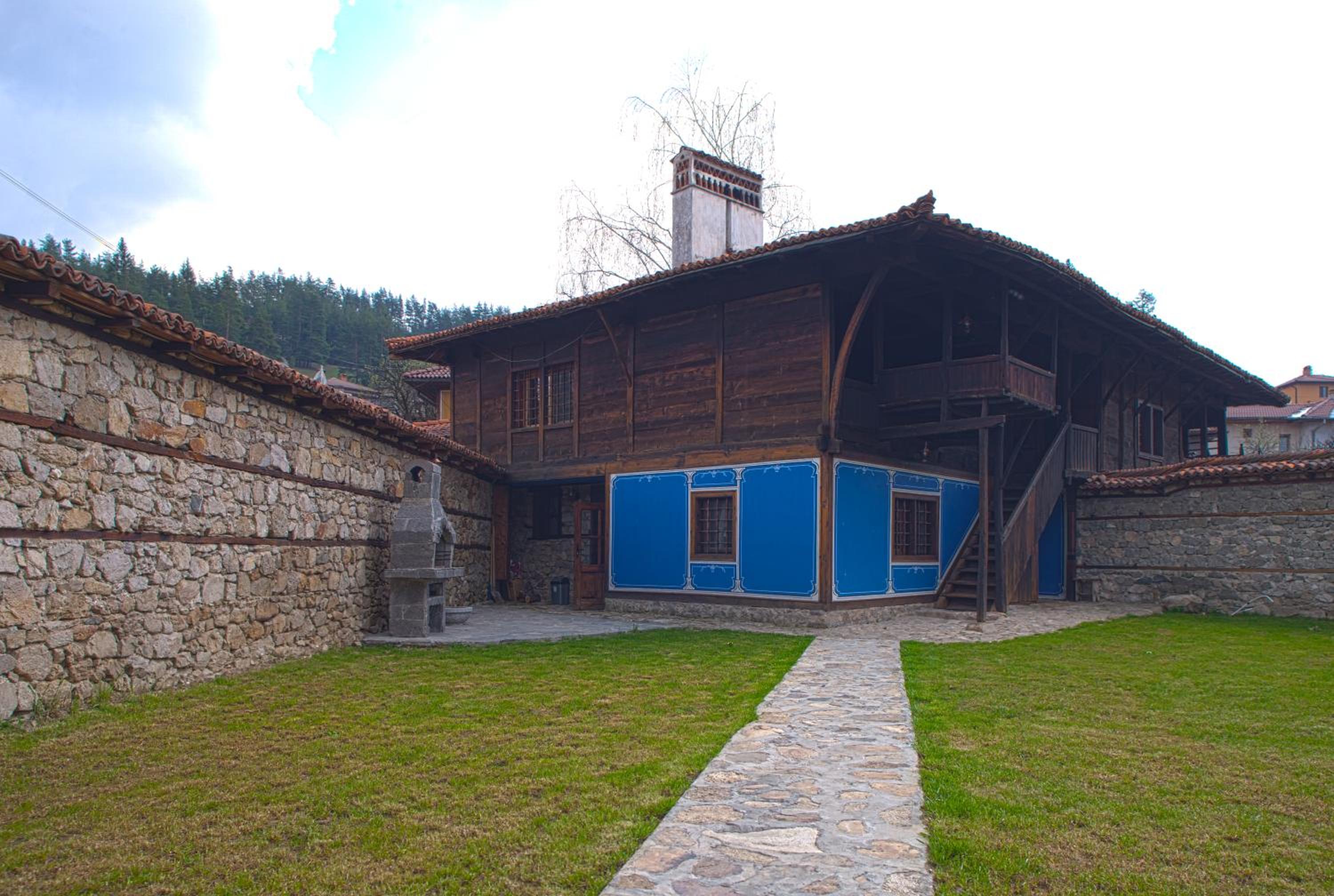 ЧОЛАКОВАТА КЪЩА