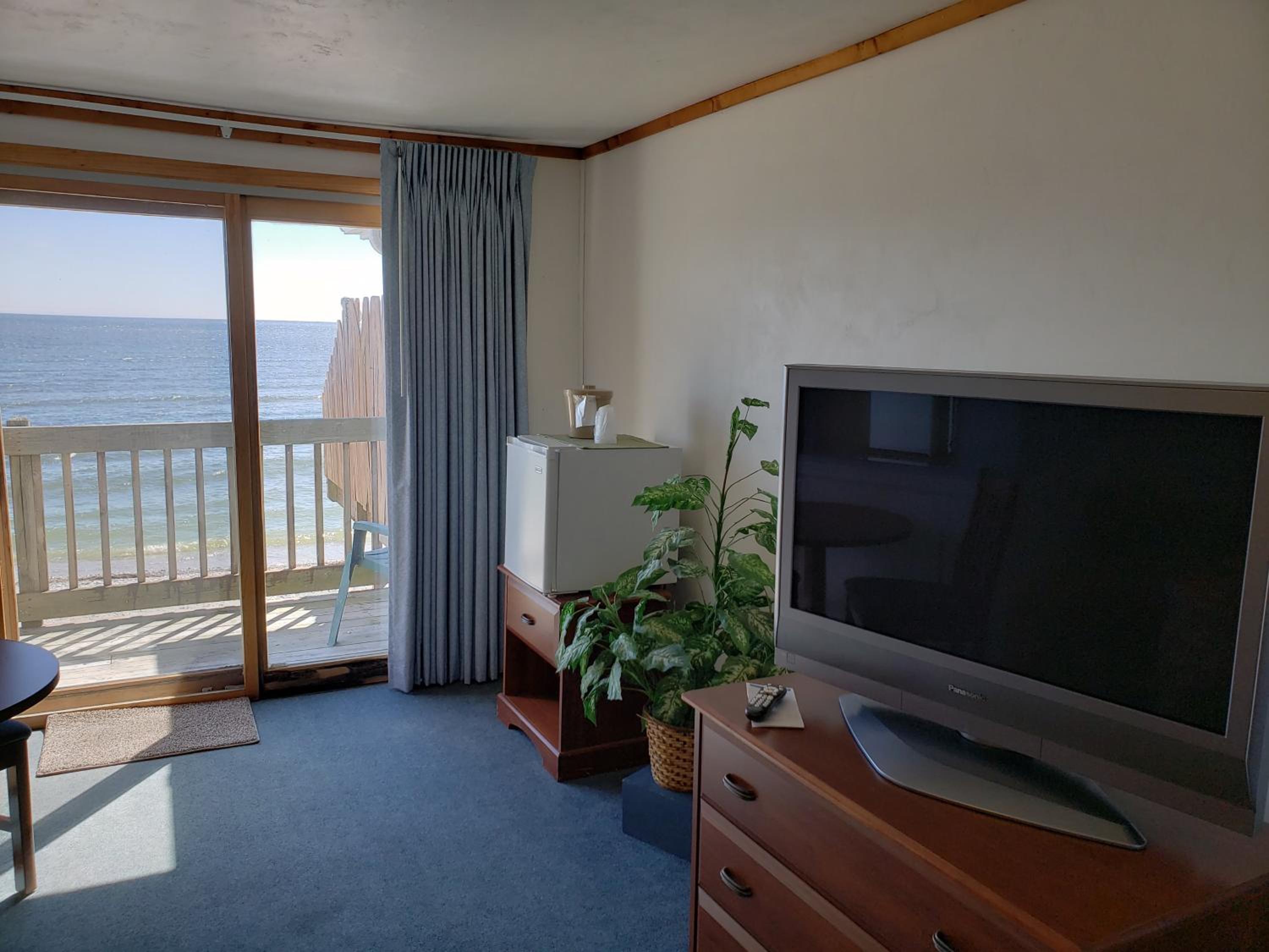 Algoma Beach Motel