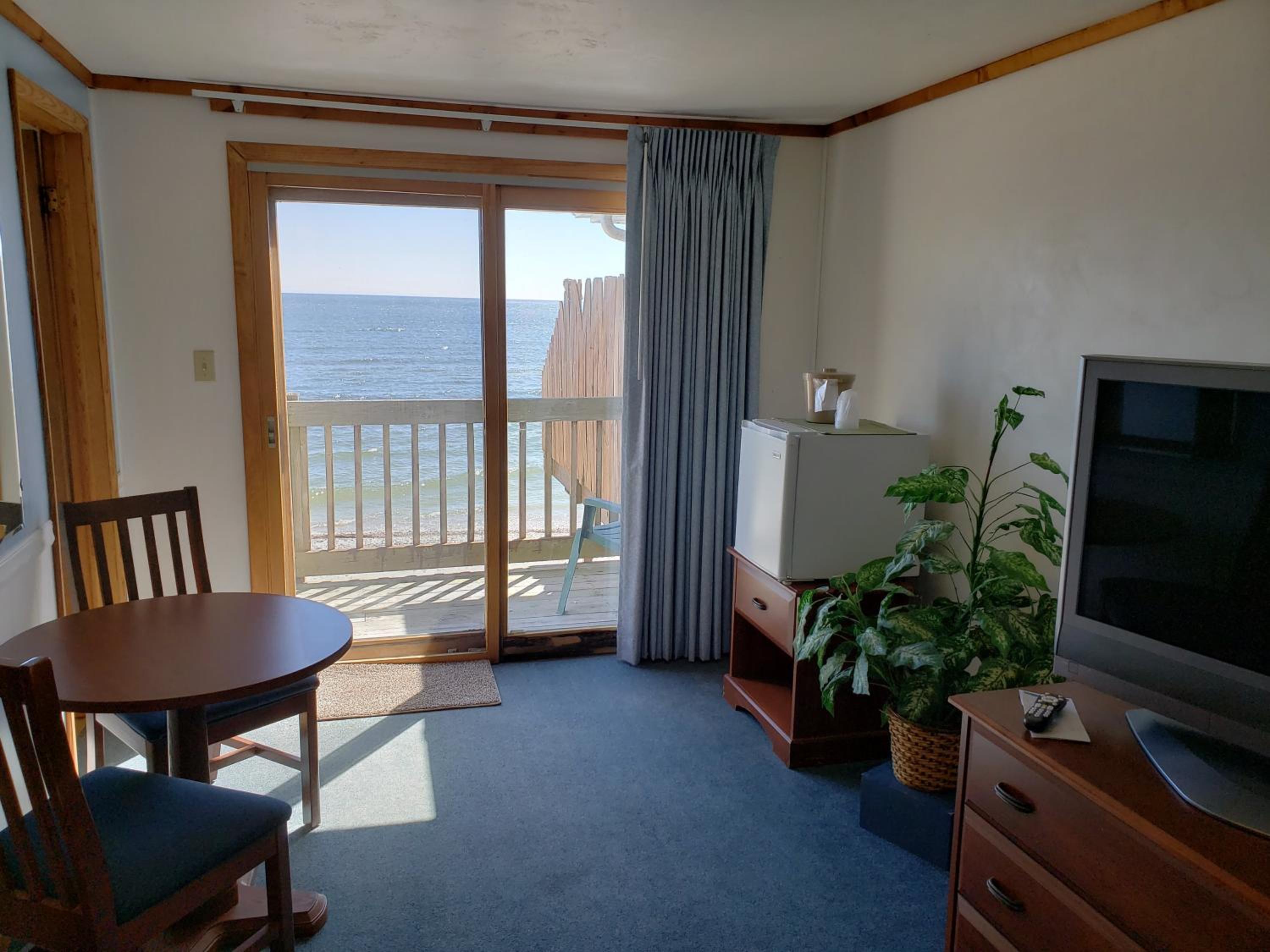 Algoma Beach Motel