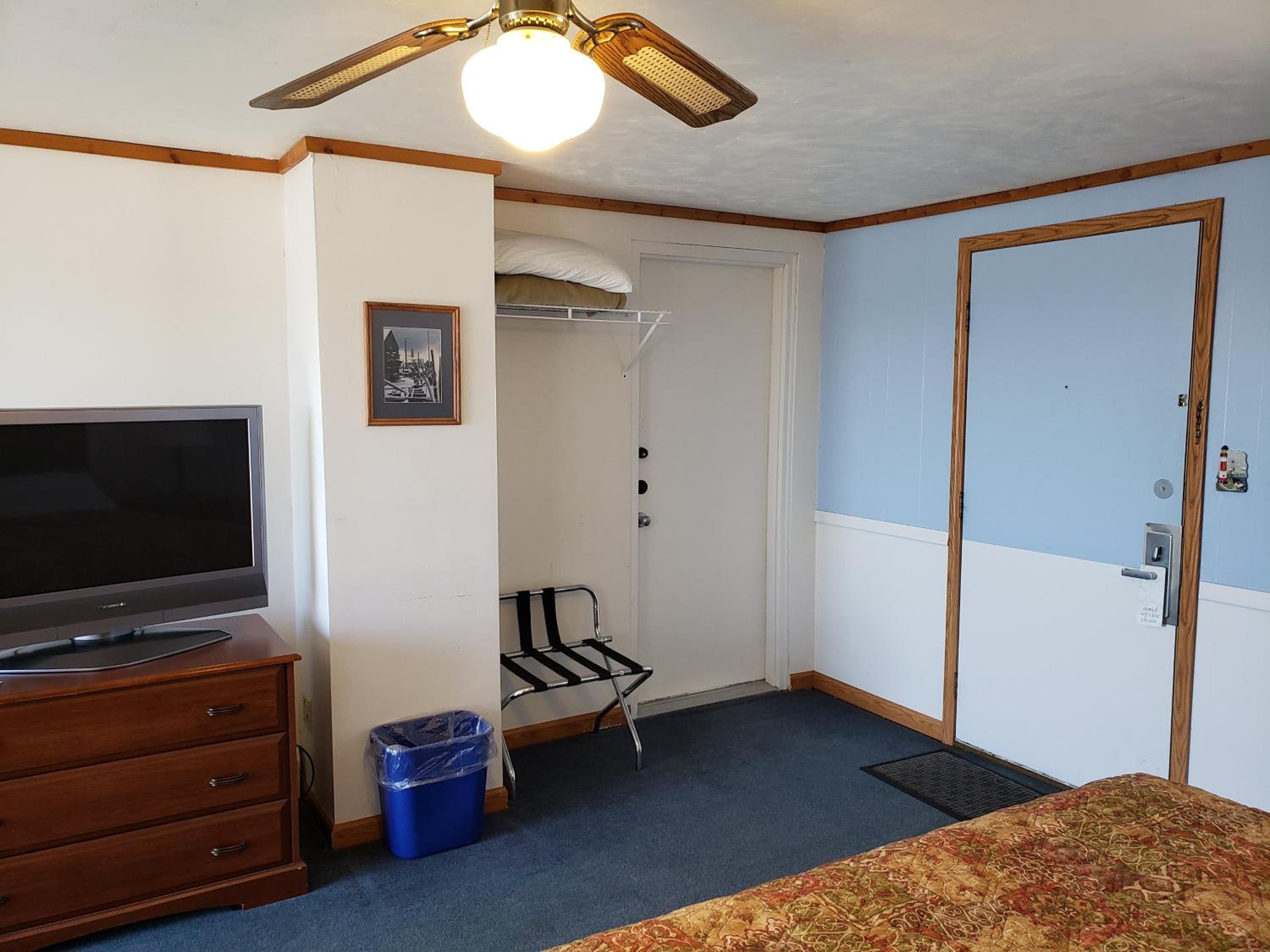 Algoma Beach Motel