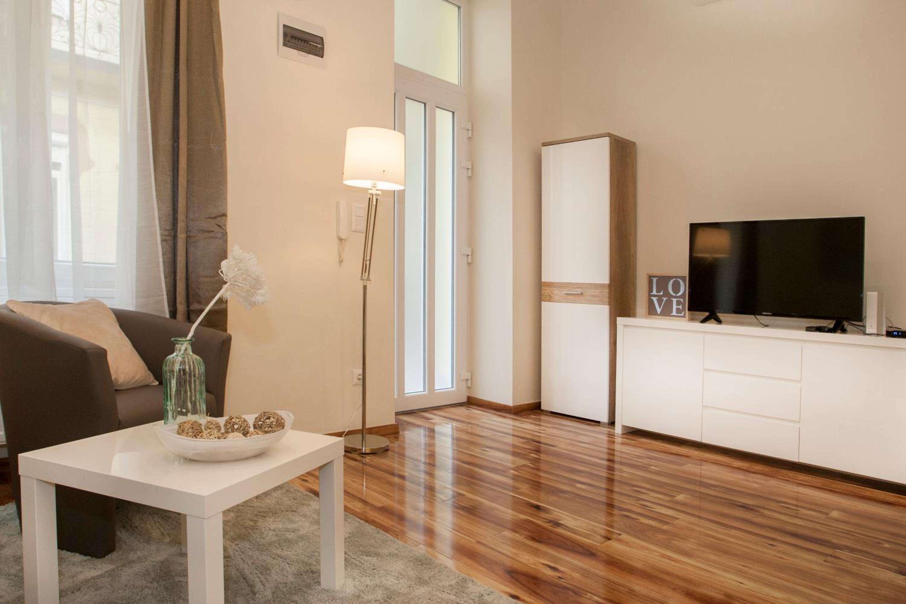 Roxana apartments view 3