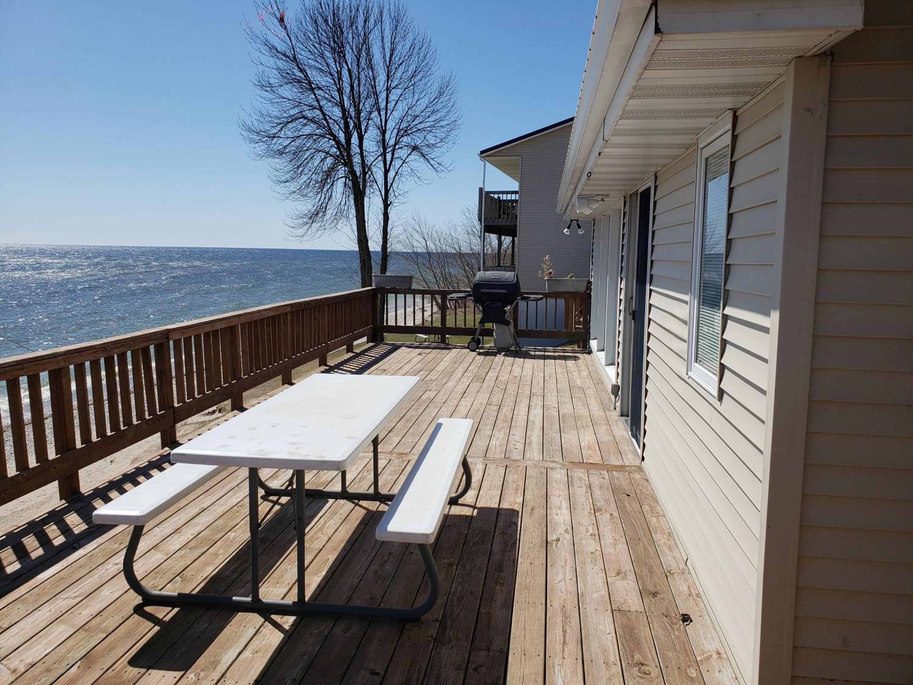 Algoma Beach Motel