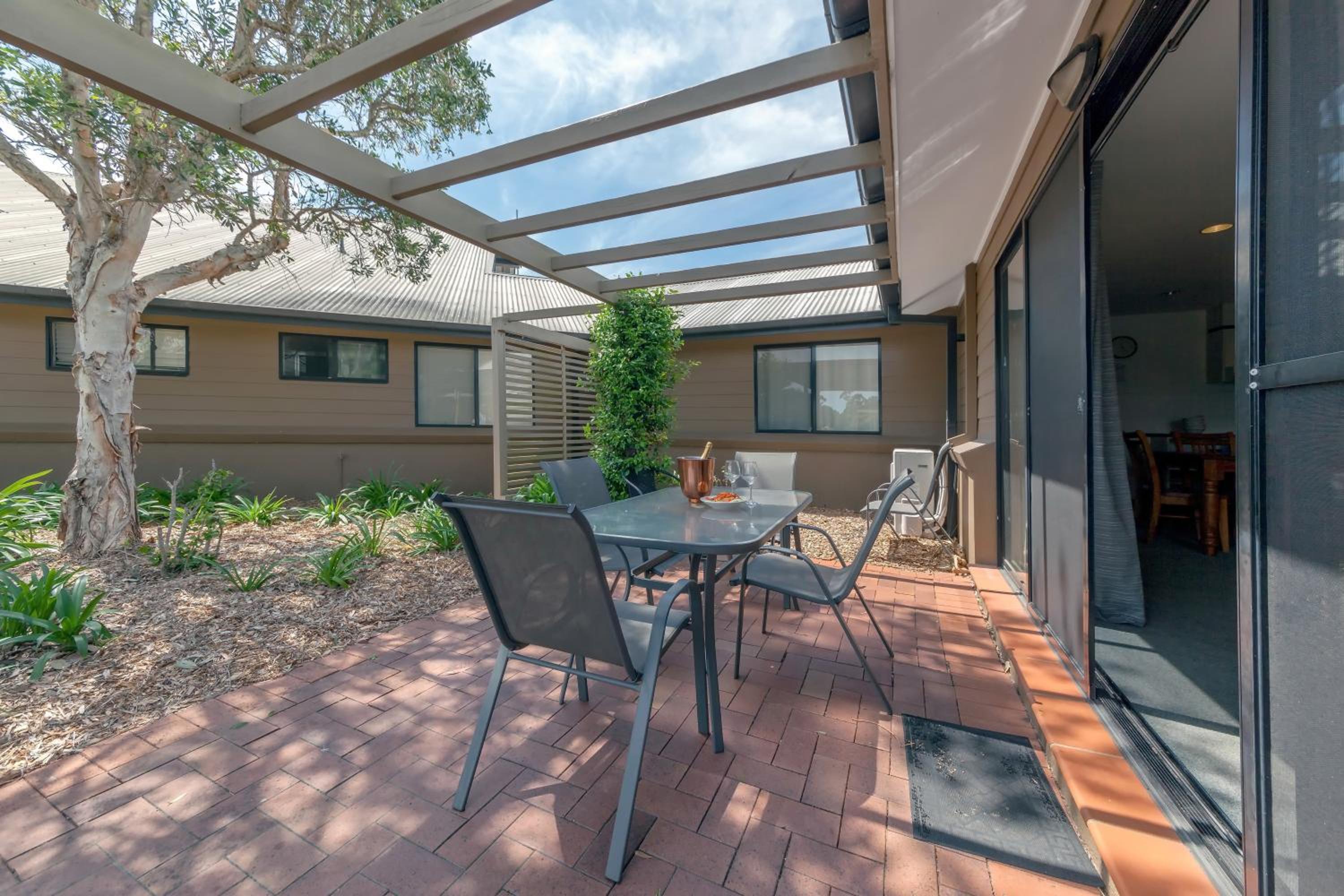 Condo 105 @ Horizons Golf Resort - Salamander Bay NSW