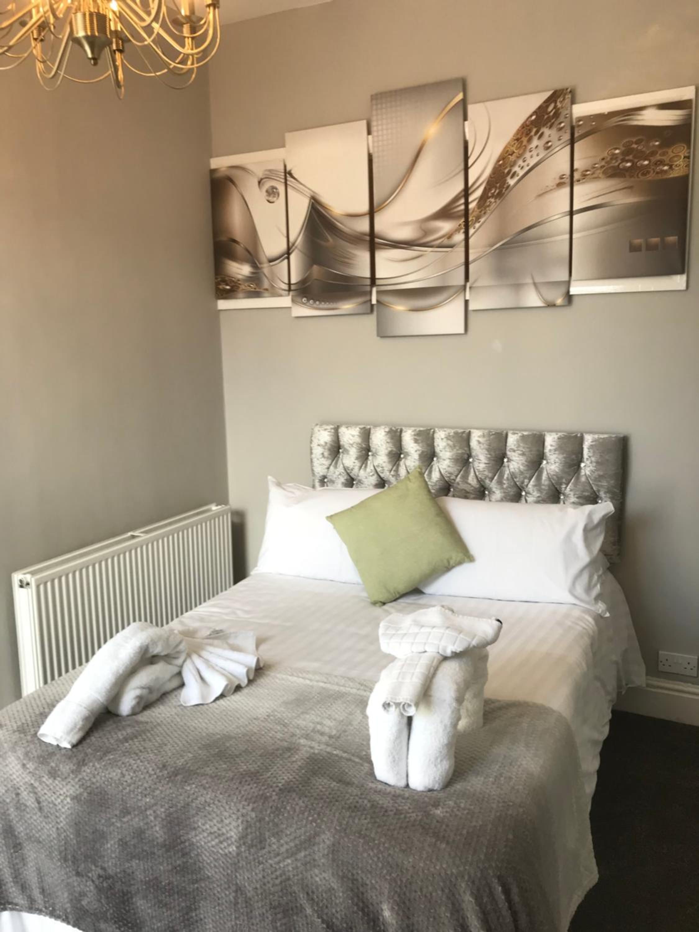 7 Llewelyn Avenue view 5