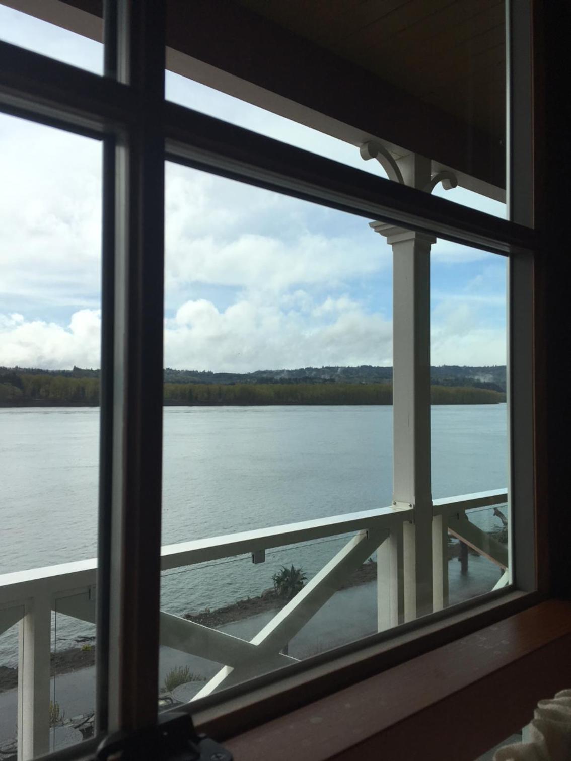 McMenamins Kalama Harbor Lodge
