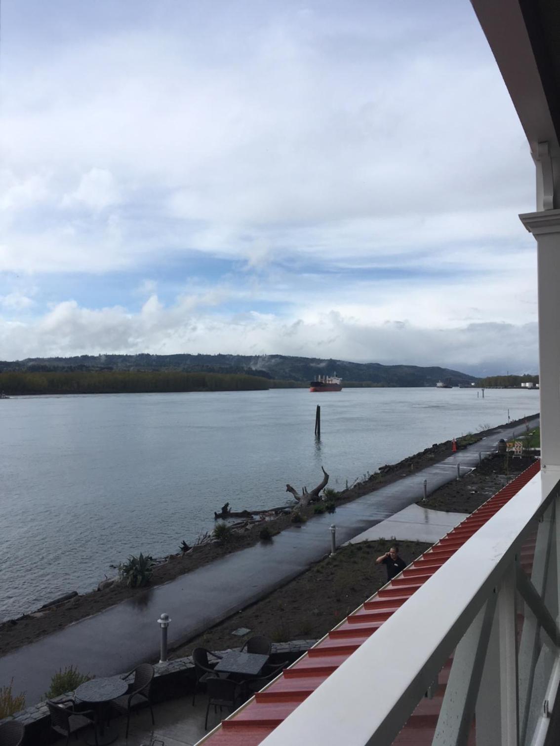 McMenamins Kalama Harbor Lodge