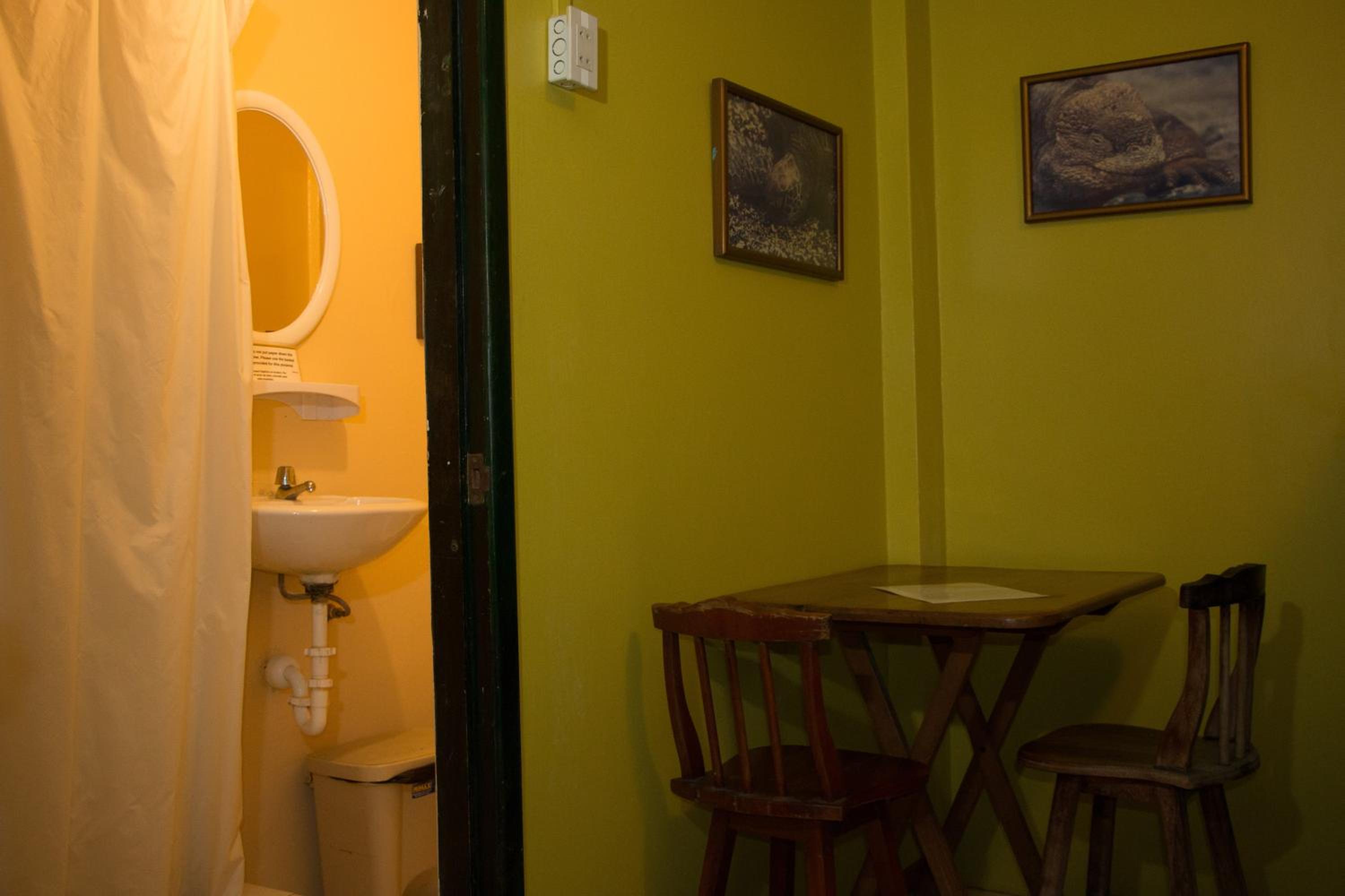 Dreamkapture Hostel close to the airport and bus terminal