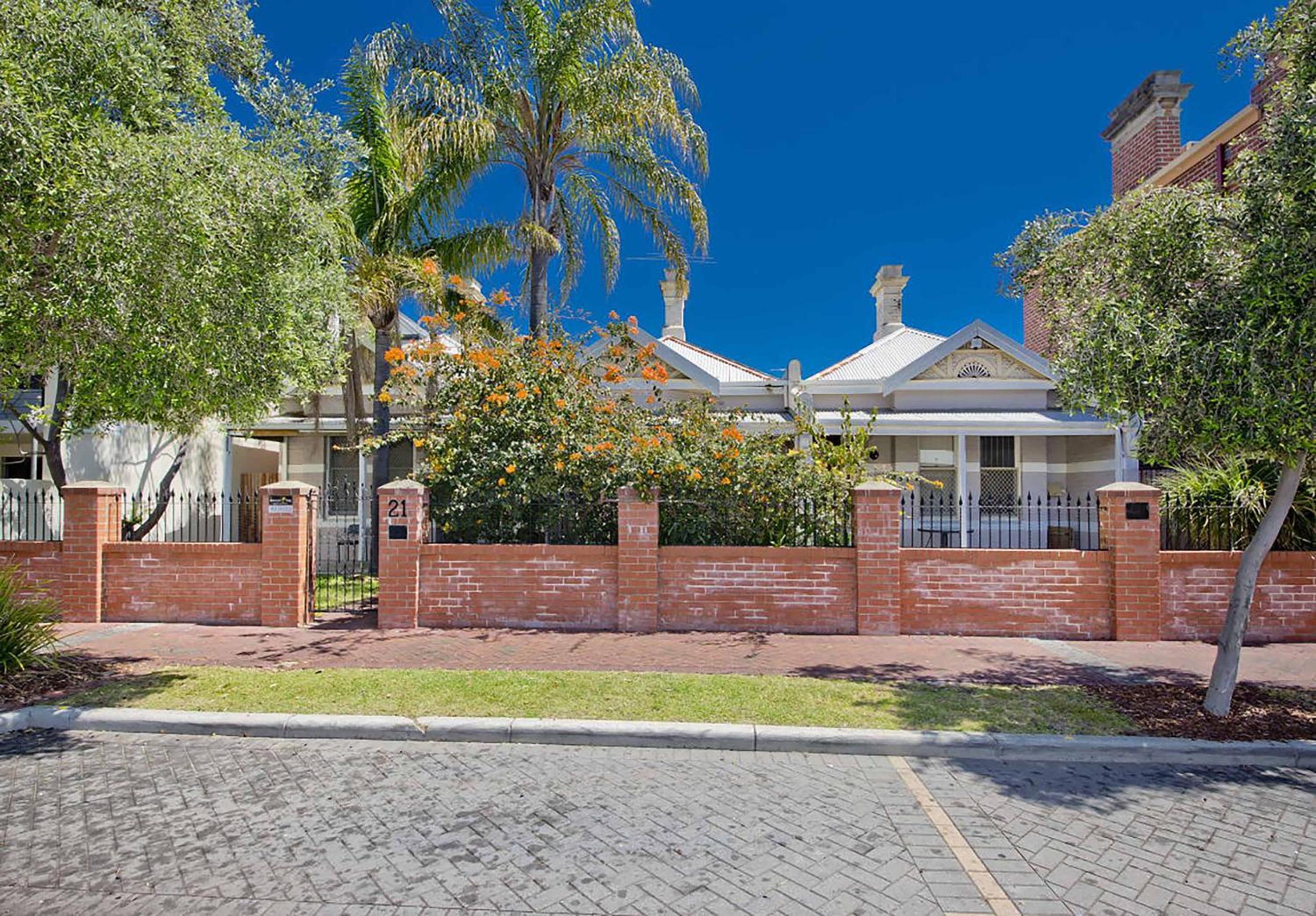 myOZexp Palmerston Lodge