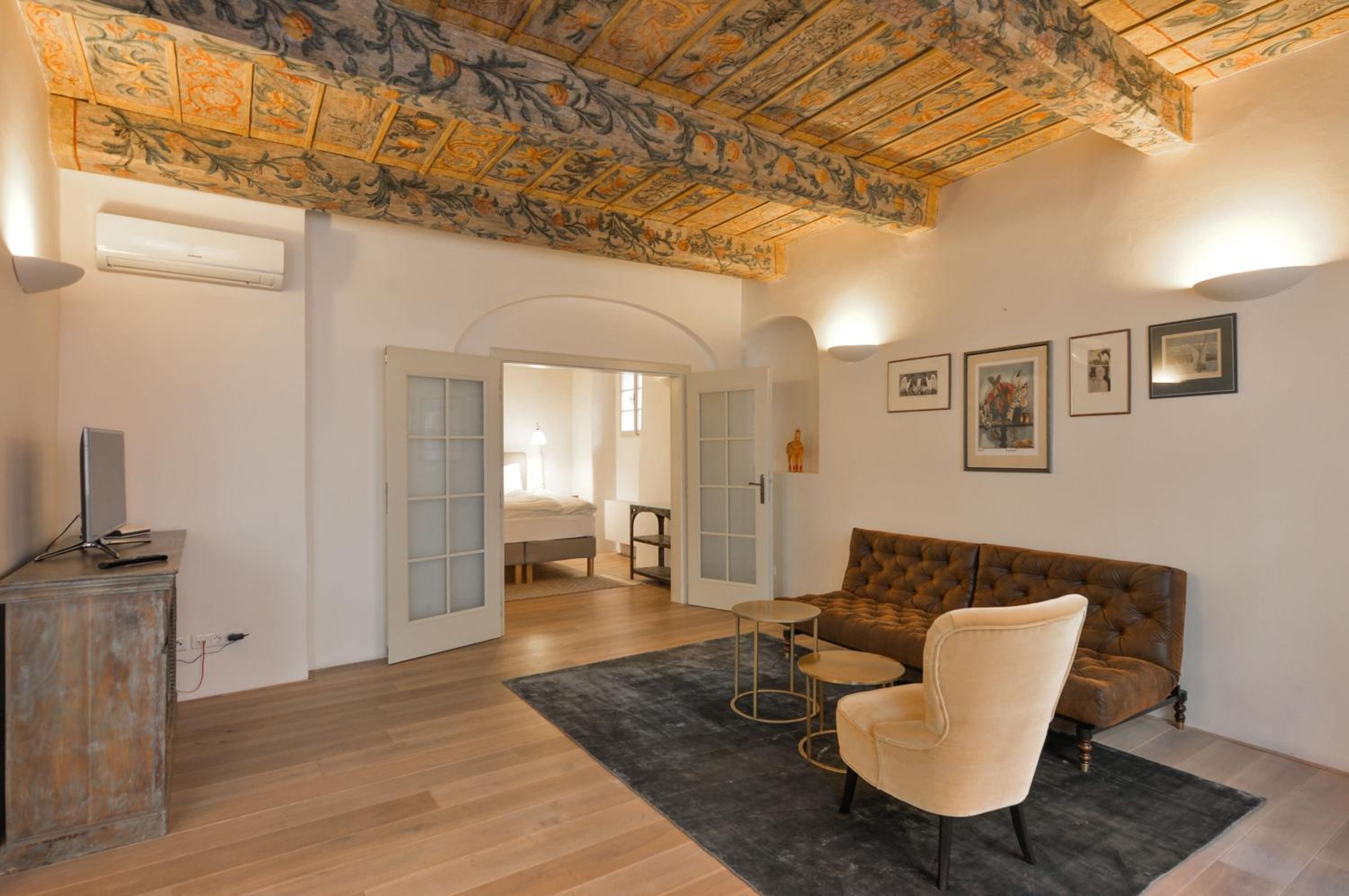 18th CENTURY BAROQUE RESIDENCE