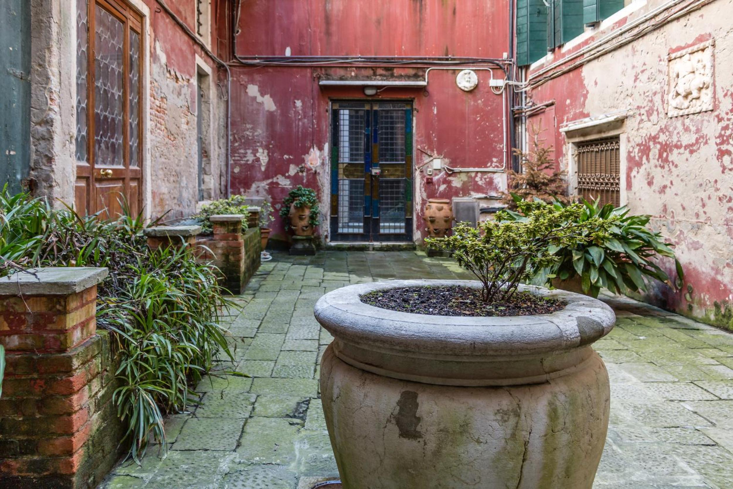 Emo Palace Grand Canal by LionHost