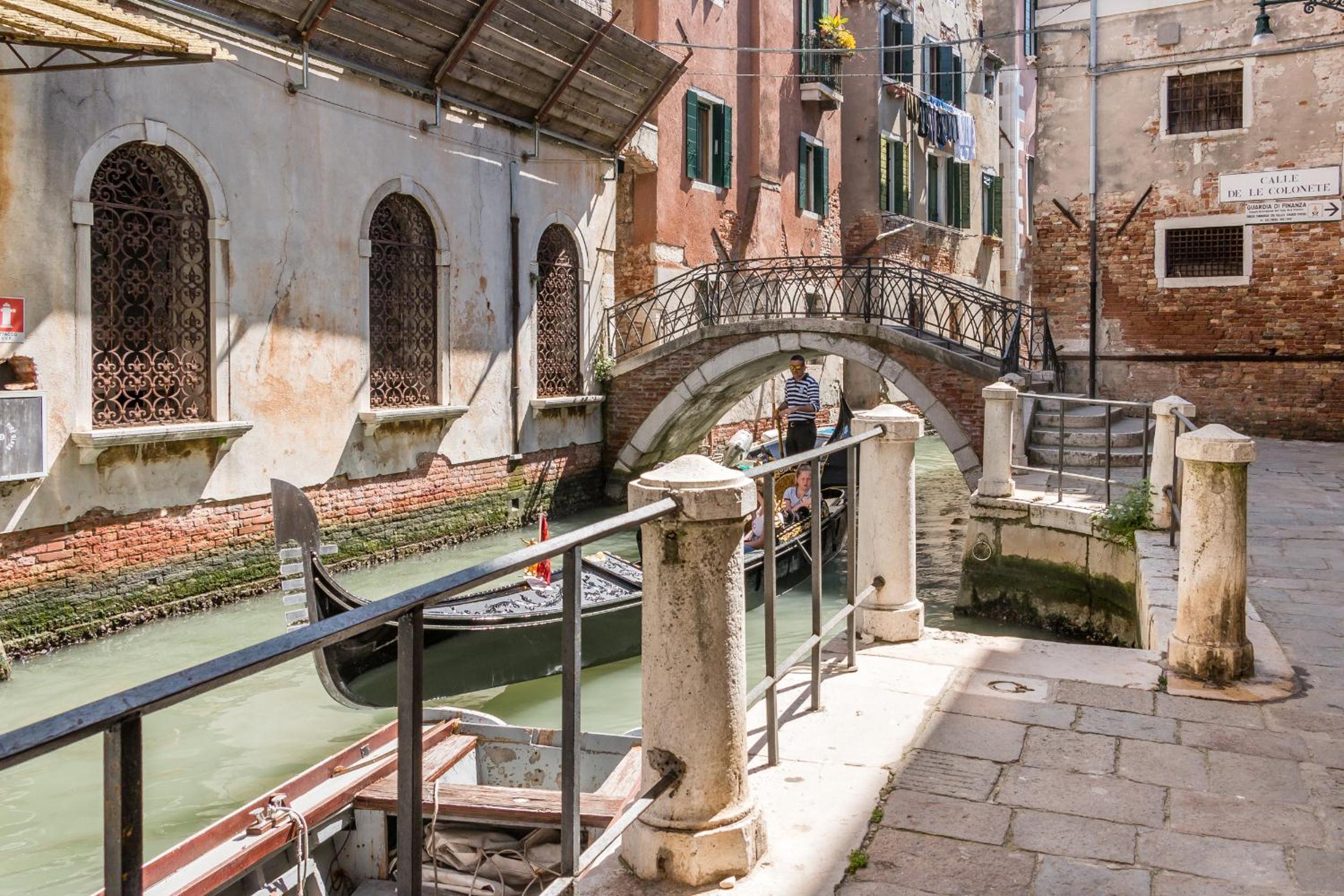 Emo Palace Grand Canal by LionHost