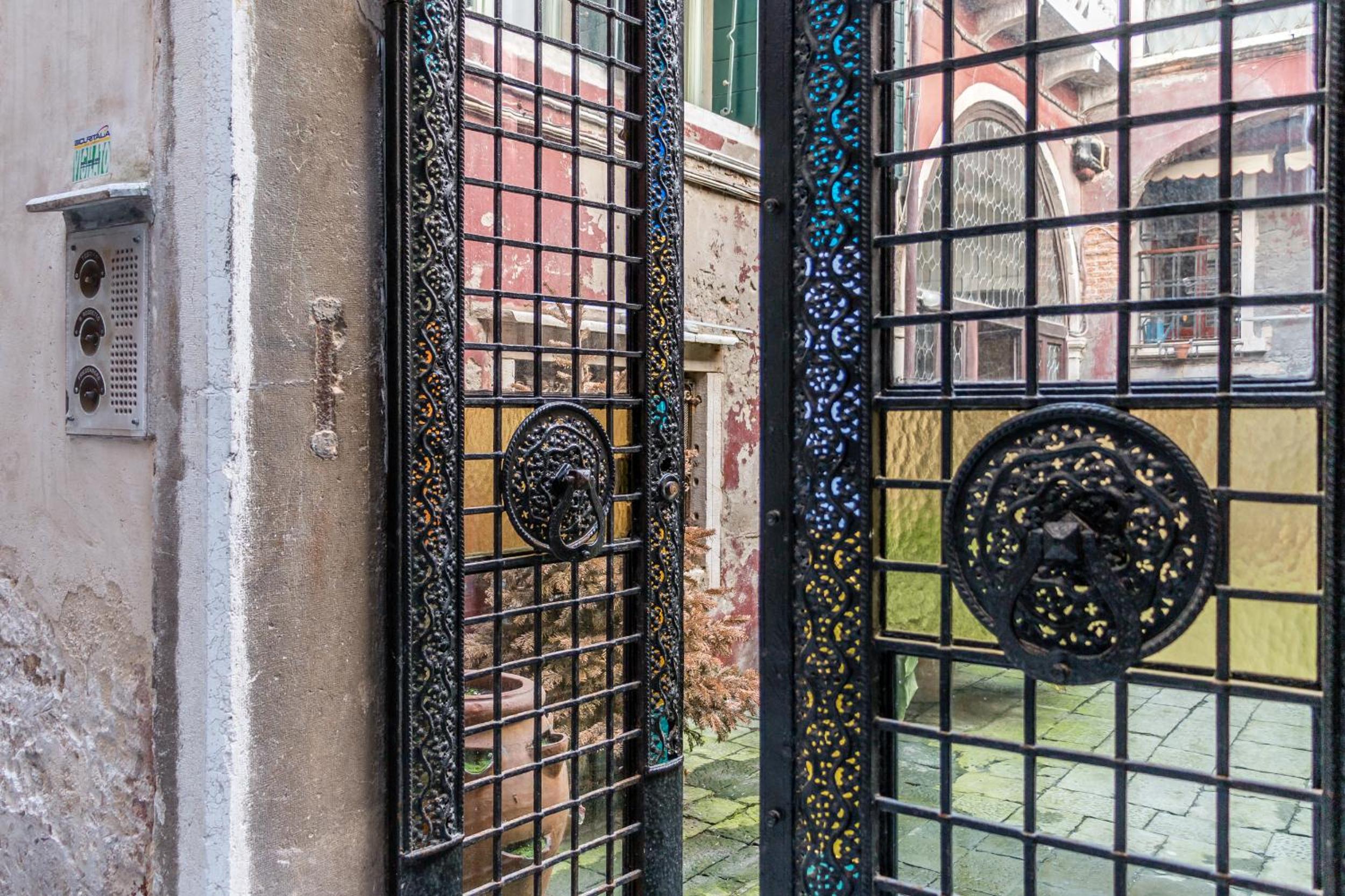 Emo Palace Grand Canal by LionHost