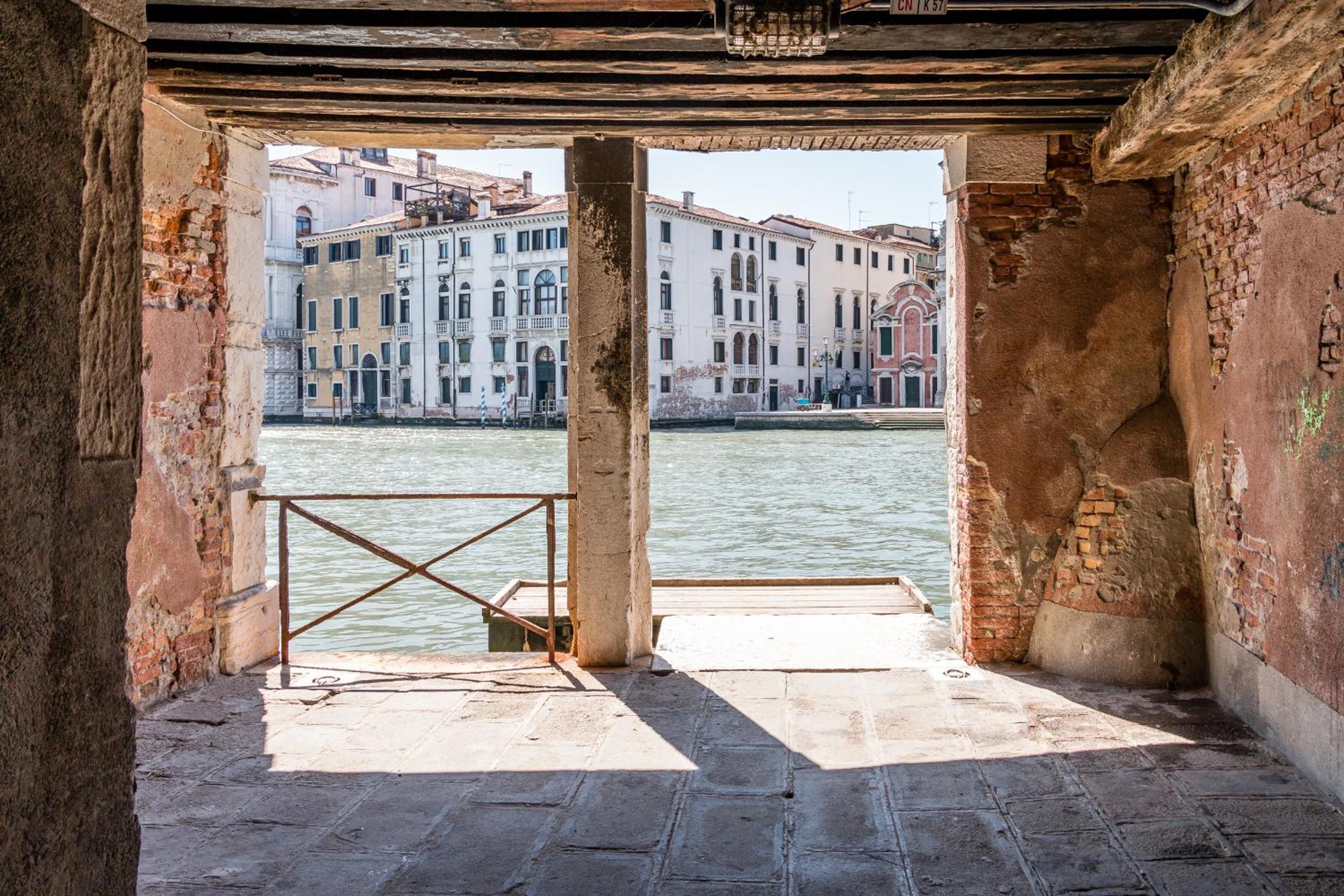 Emo Palace Grand Canal by LionHost