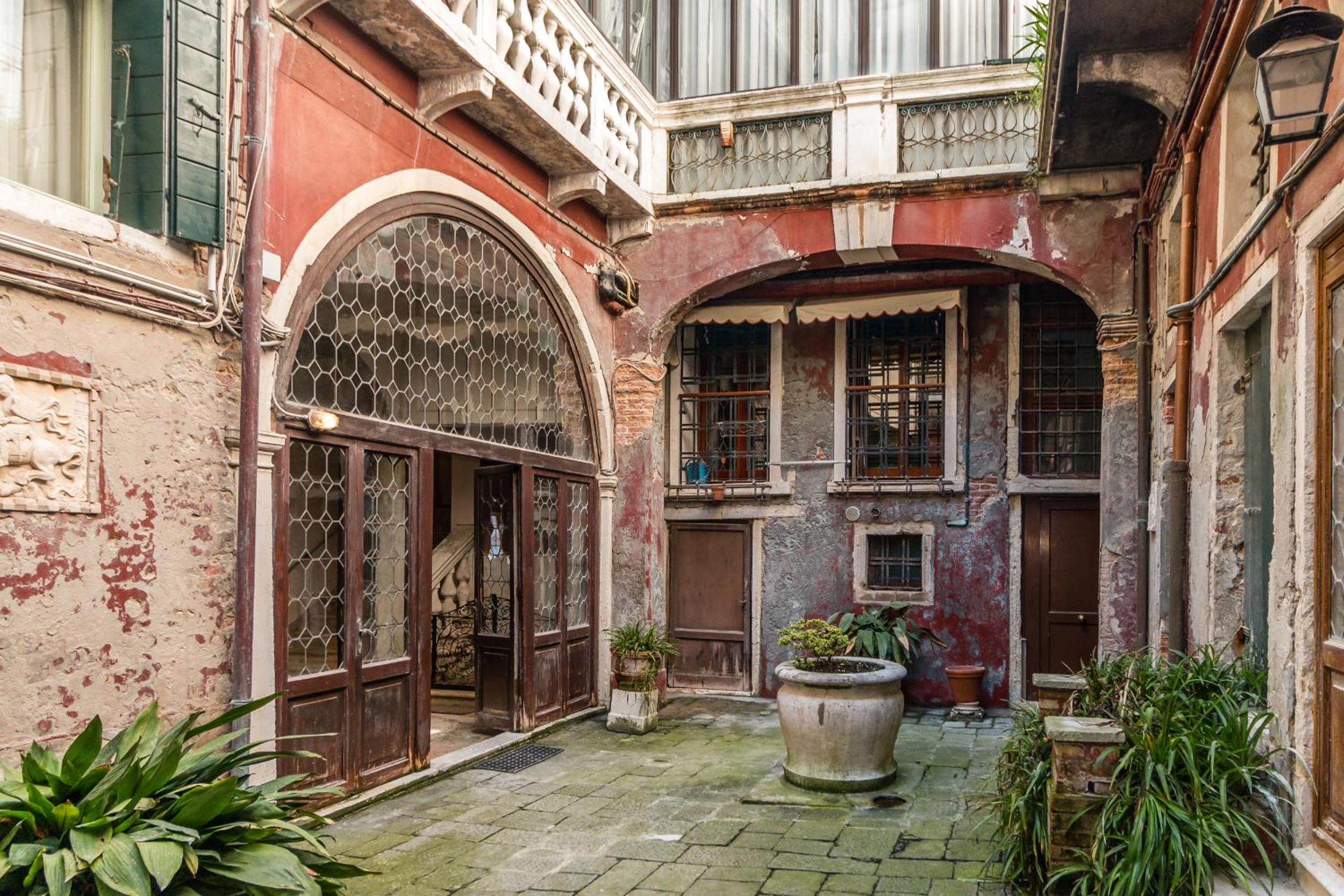 Emo Palace Grand Canal by LionHost