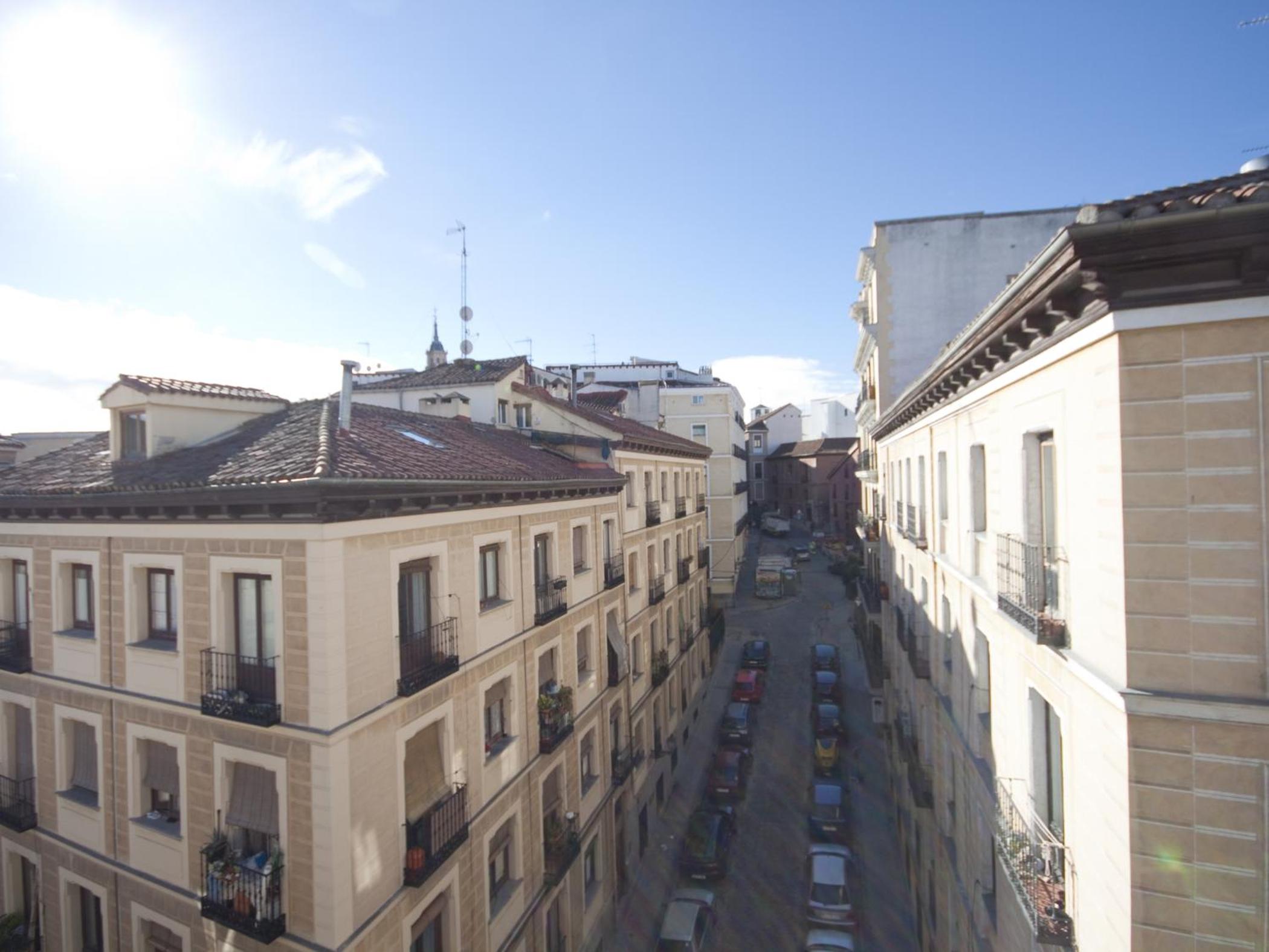 Flexliving Morería - monthly rentals & other non tourist stays only view 5