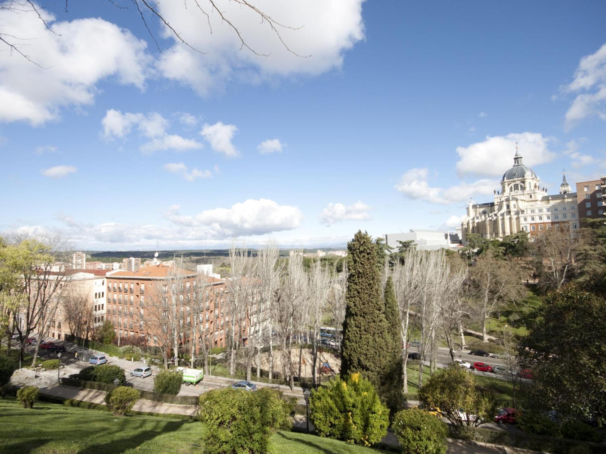 Flexliving Morería - monthly rentals & other non tourist stays only view 4