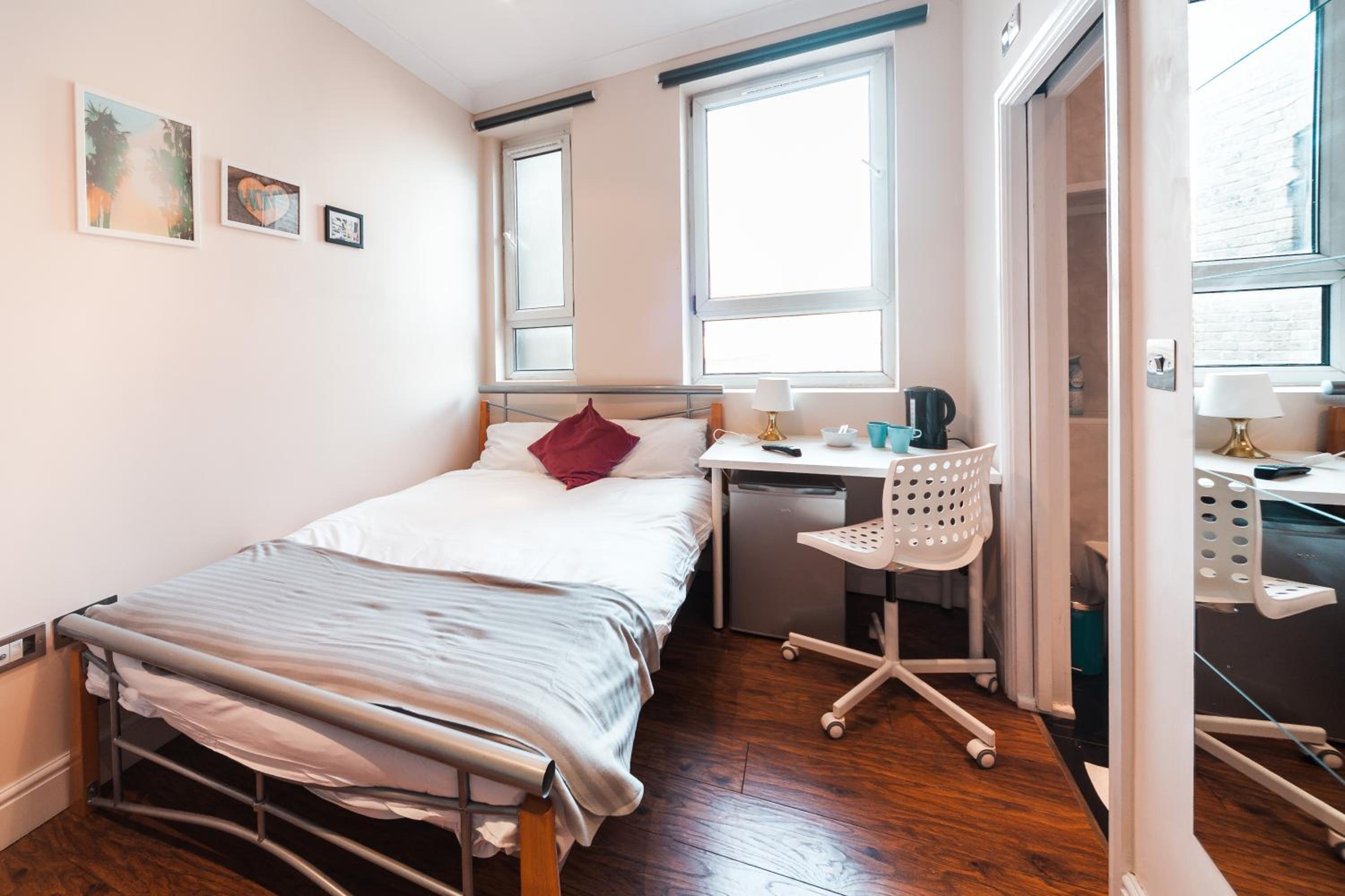 Private en-suite Room @ Liverpool street, Brick Ln