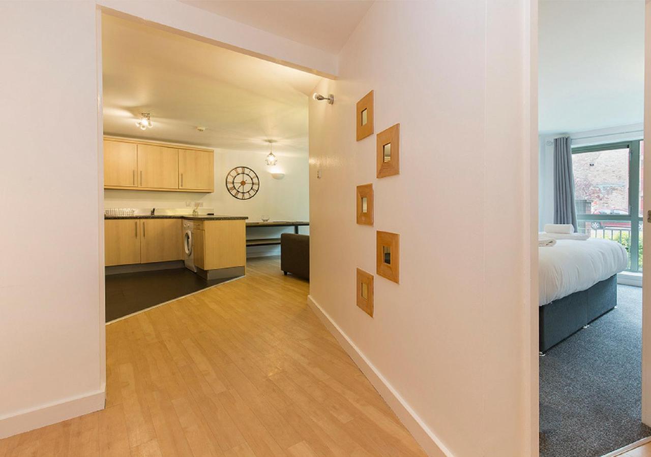 Raleigh Square - 2BR Ground-Floor Apartment in Nottingham