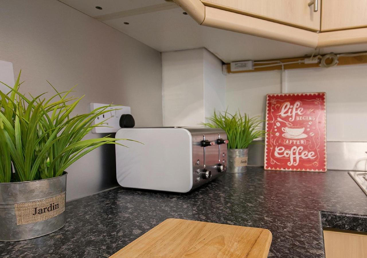 Raleigh Square - 2BR Ground-Floor Apartment in Nottingham