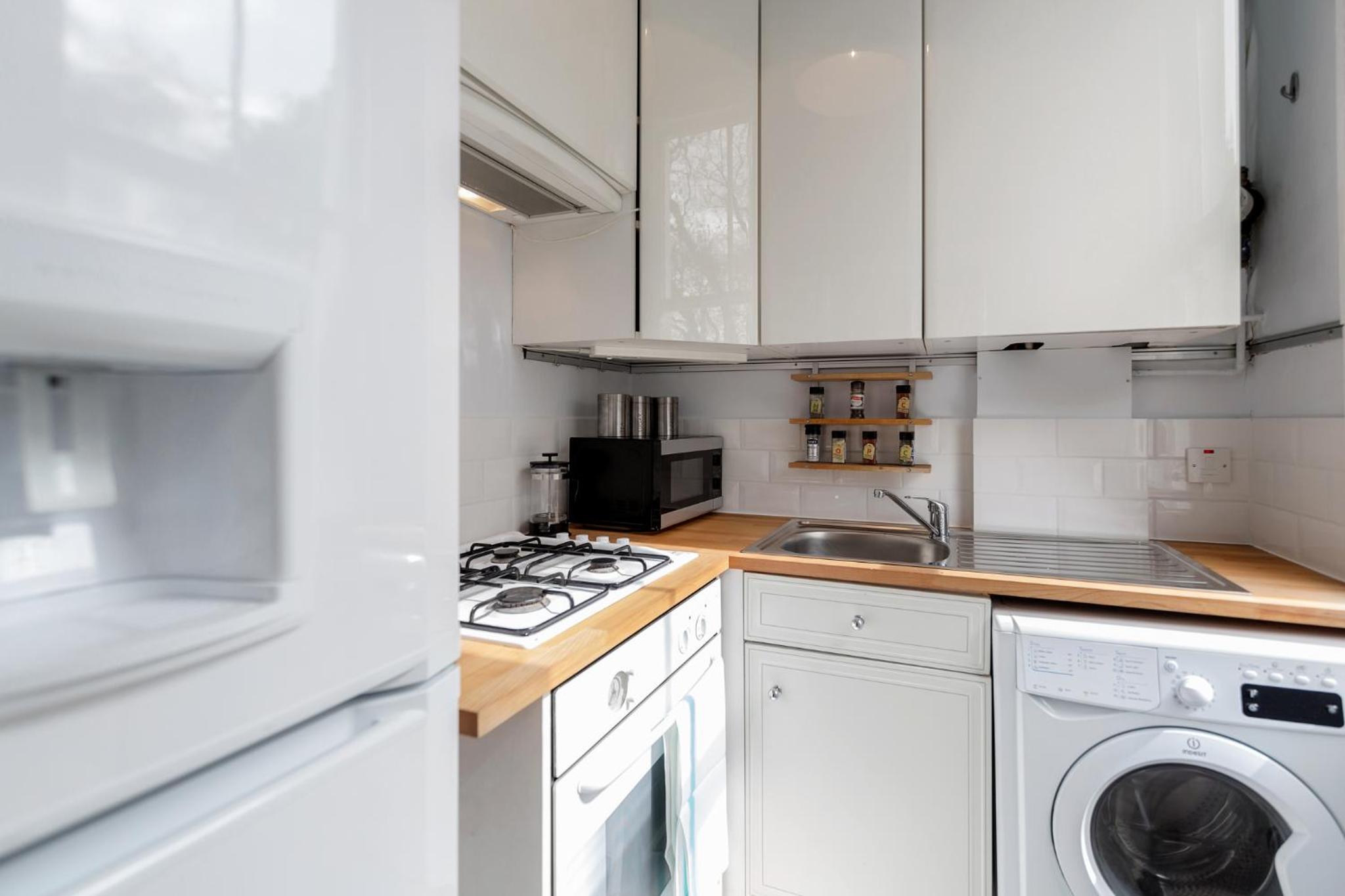 Earls Court Apartments by BaseToGo