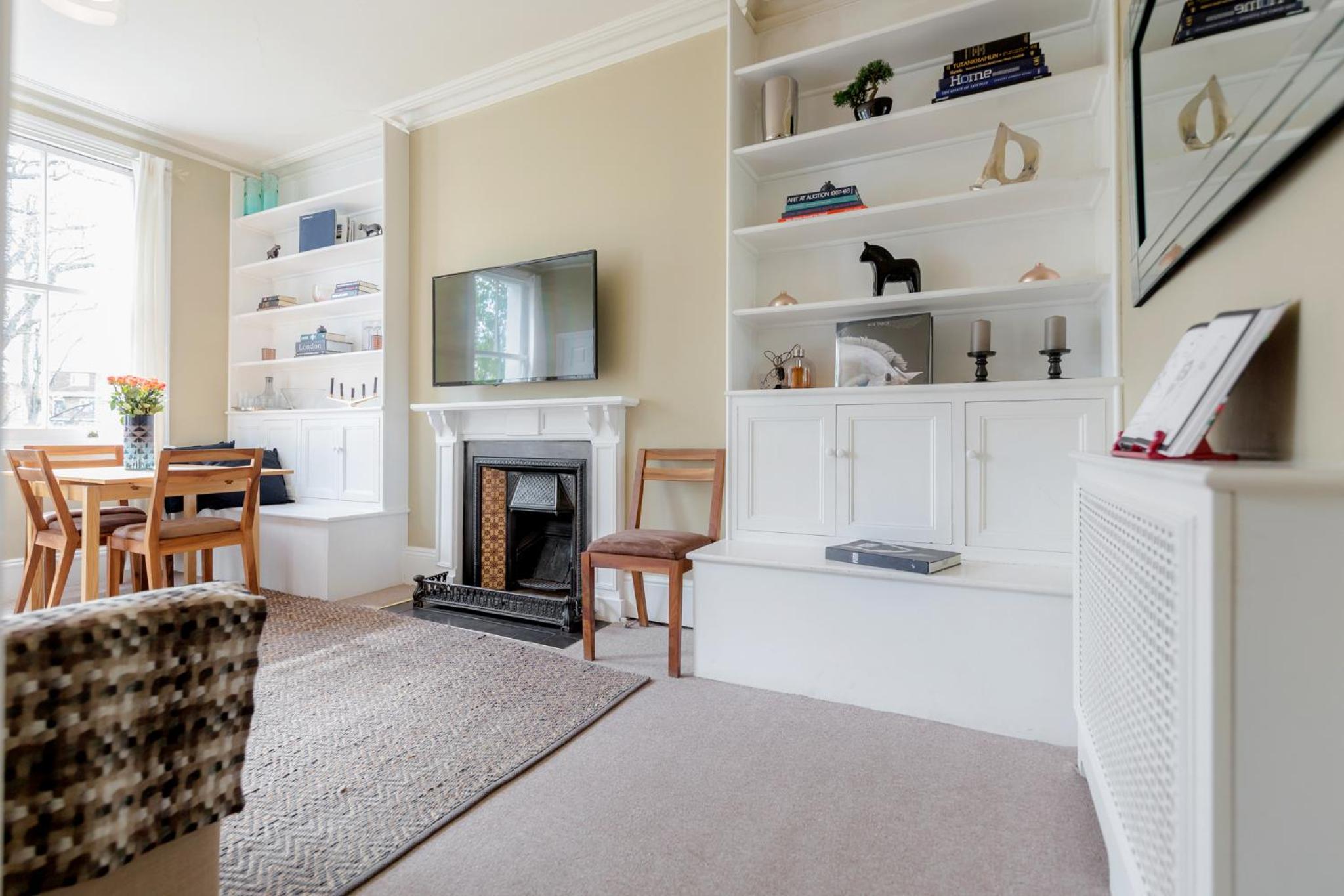 Earls Court Apartments by BaseToGo