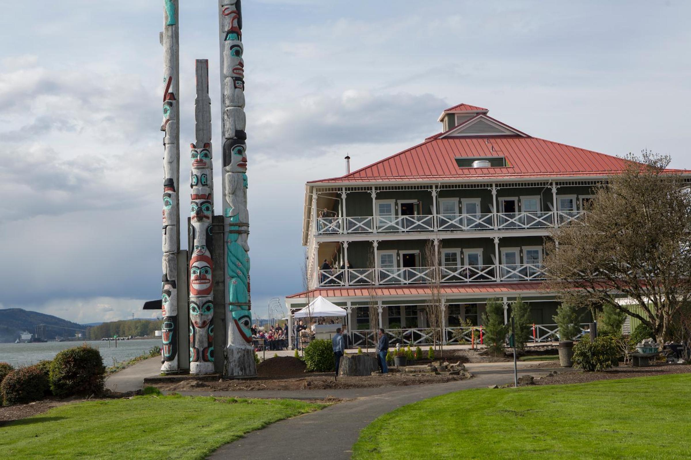 McMenamins Kalama Harbor Lodge