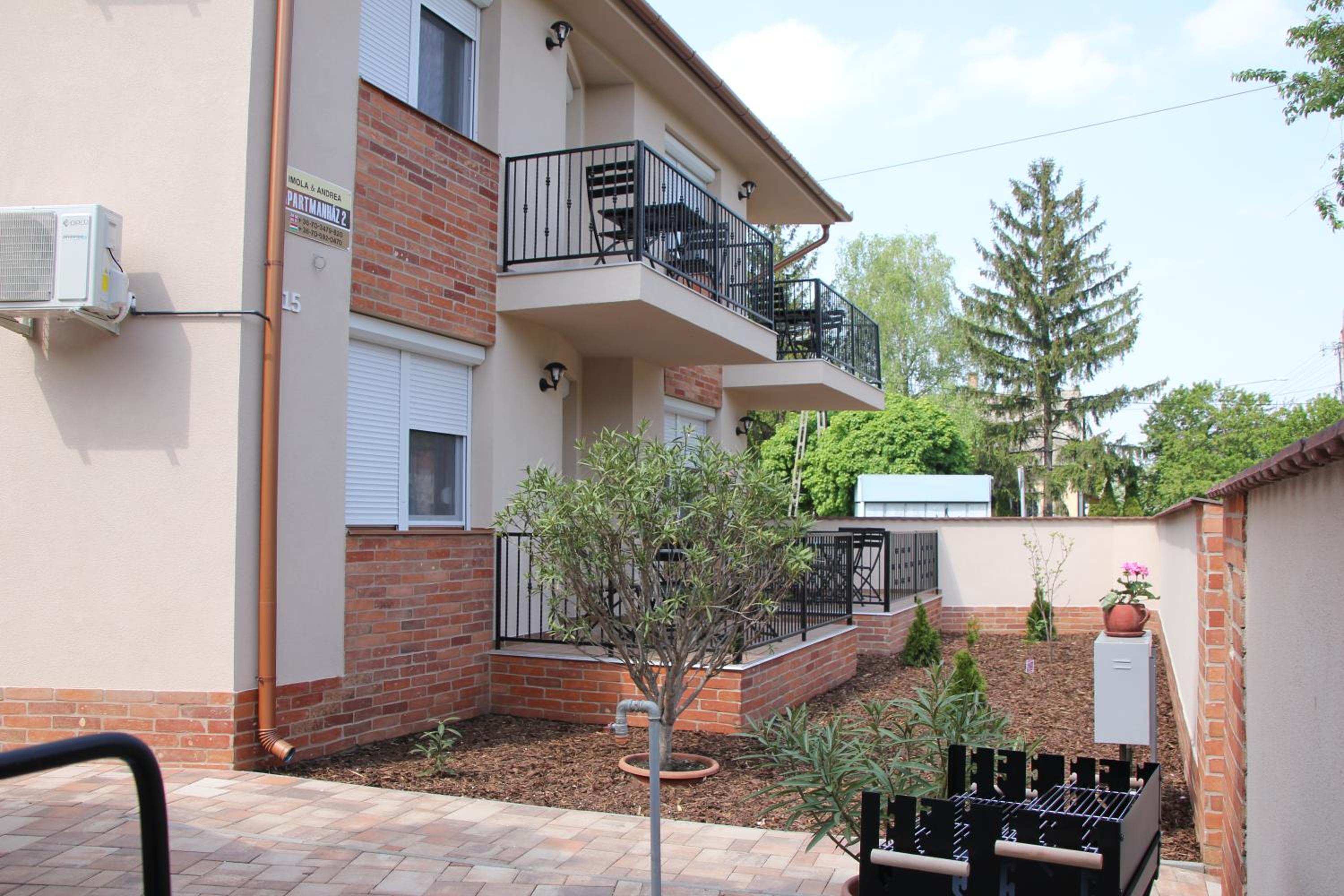 Imola és Andrea Apartmanház 2 view 3