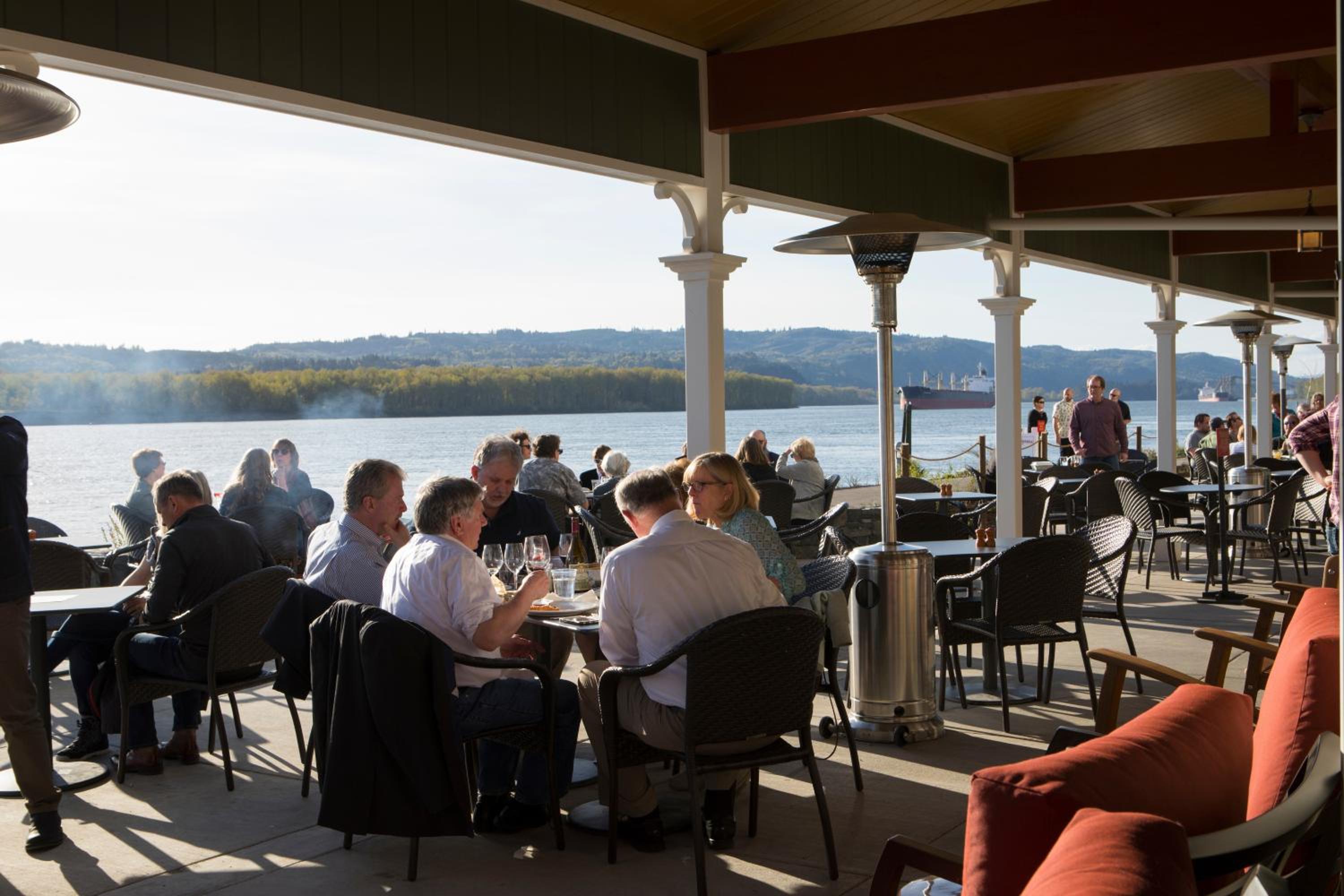 McMenamins Kalama Harbor Lodge