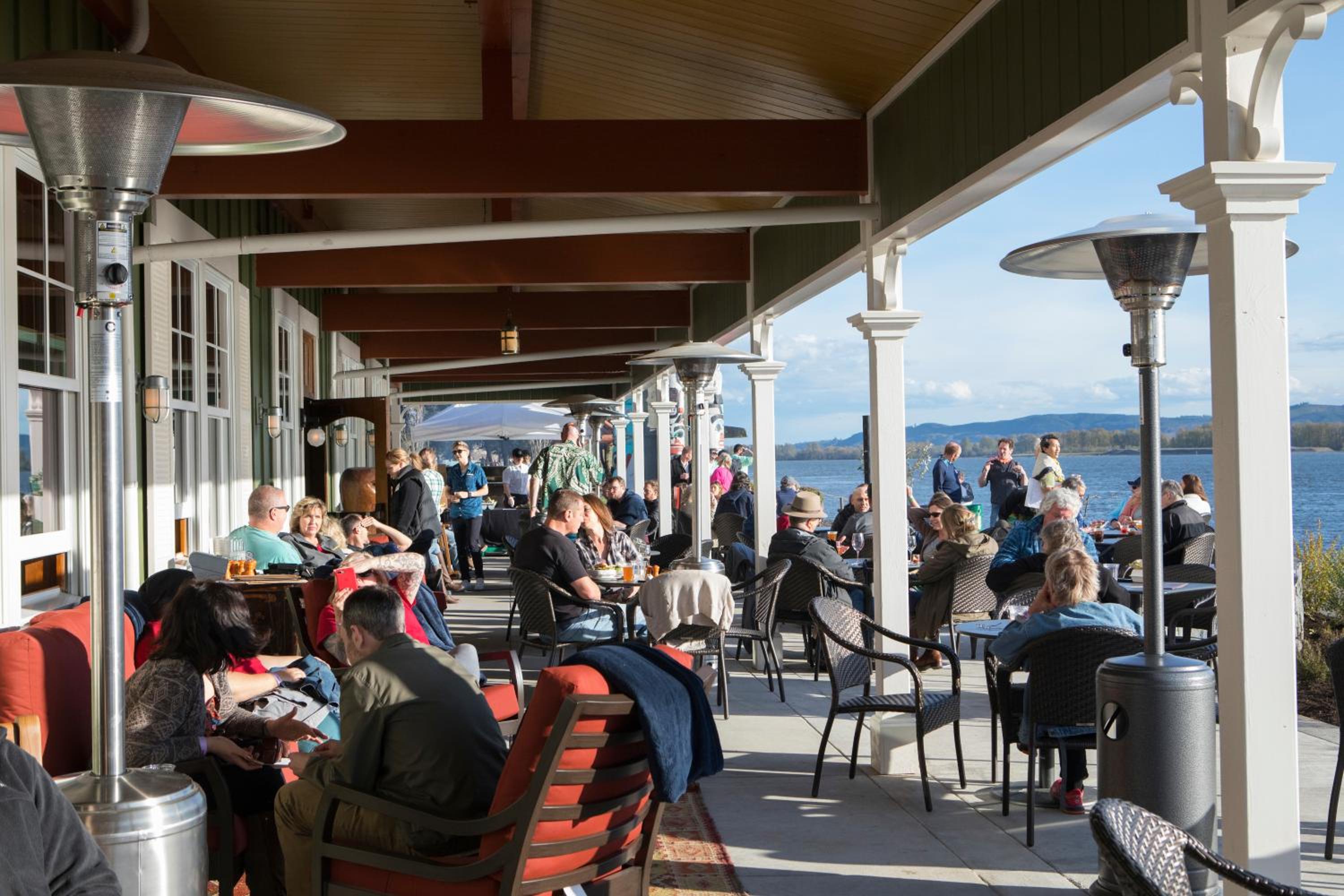 McMenamins Kalama Harbor Lodge