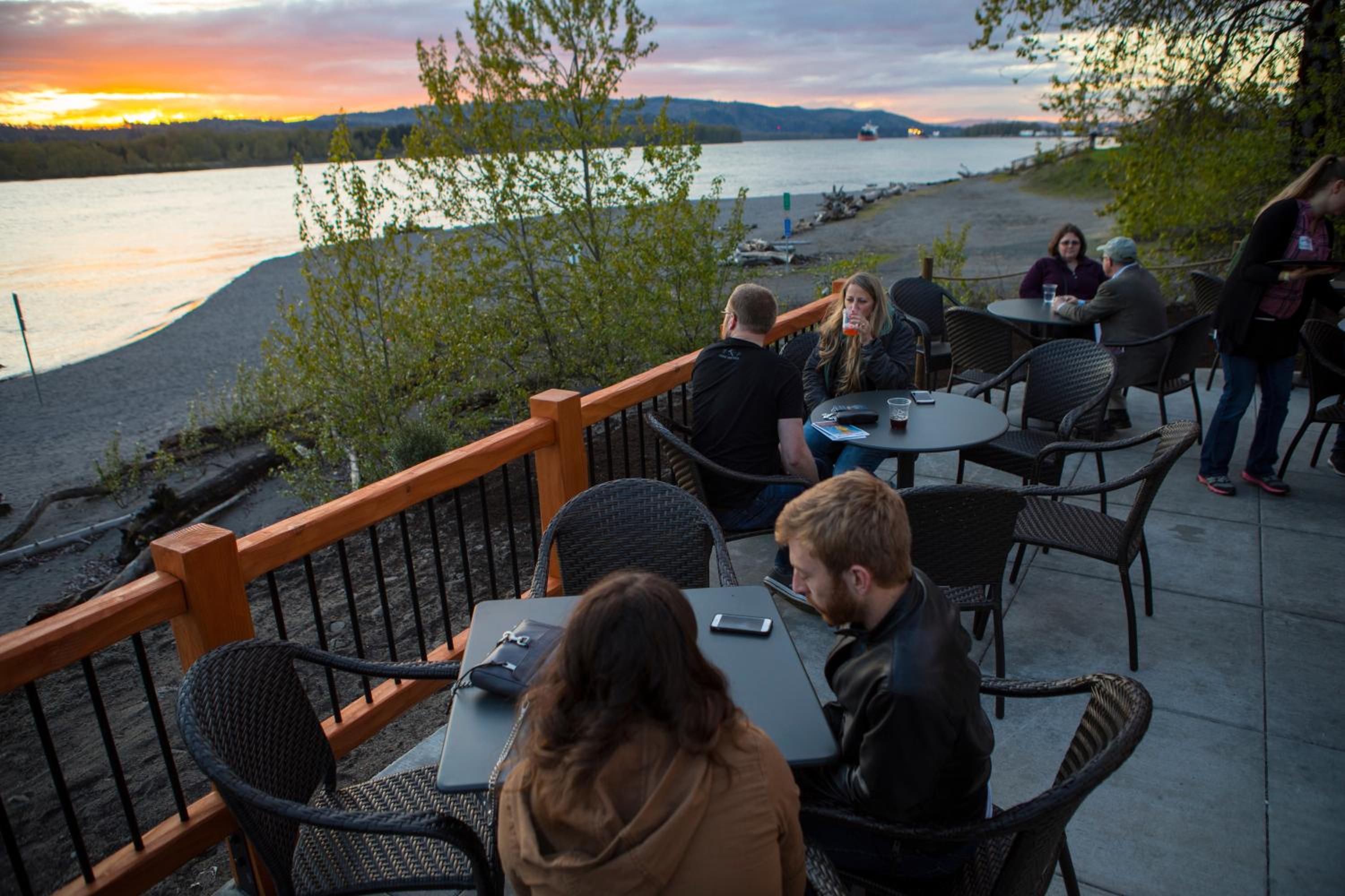 McMenamins Kalama Harbor Lodge