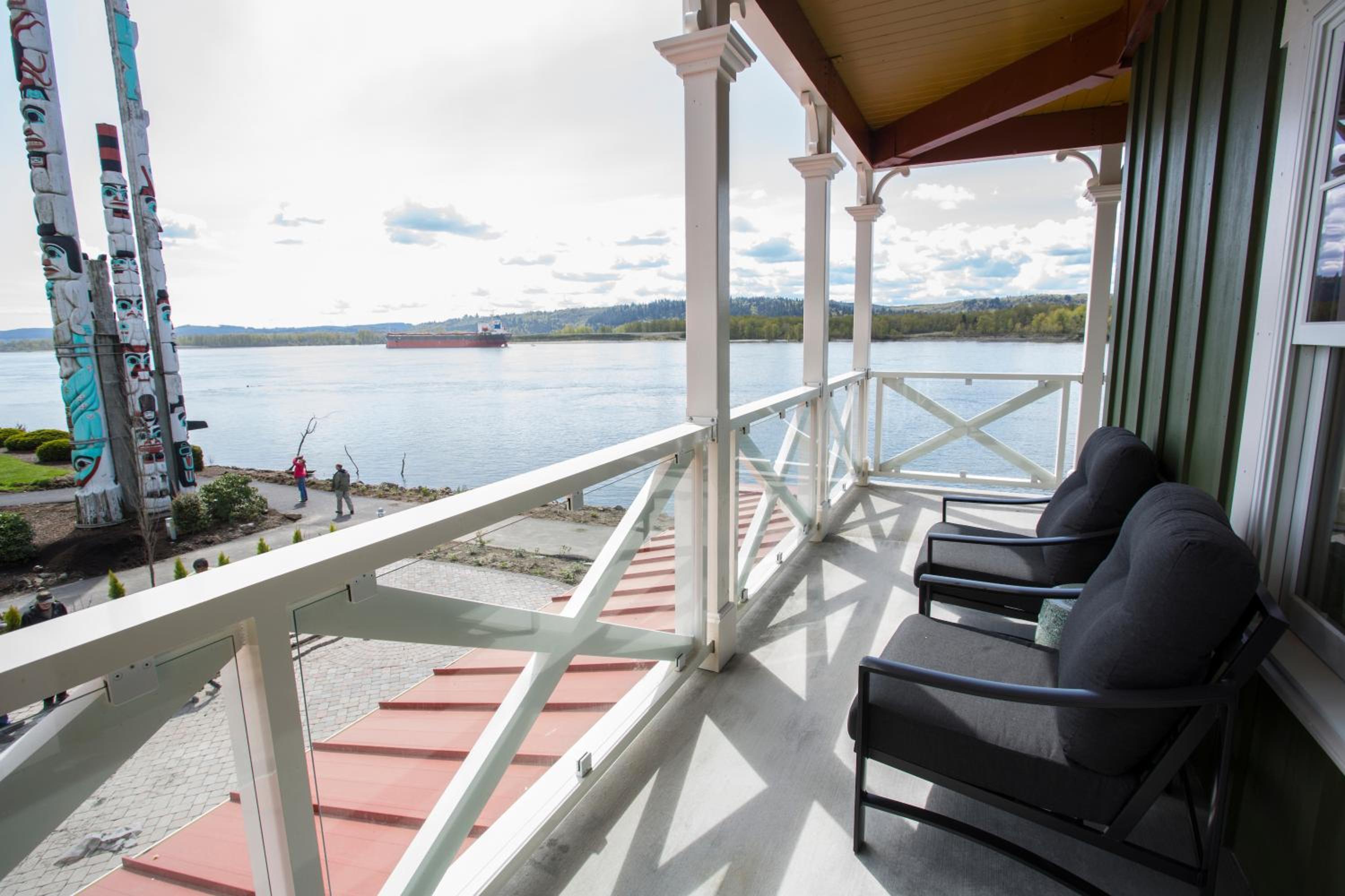 McMenamins Kalama Harbor Lodge