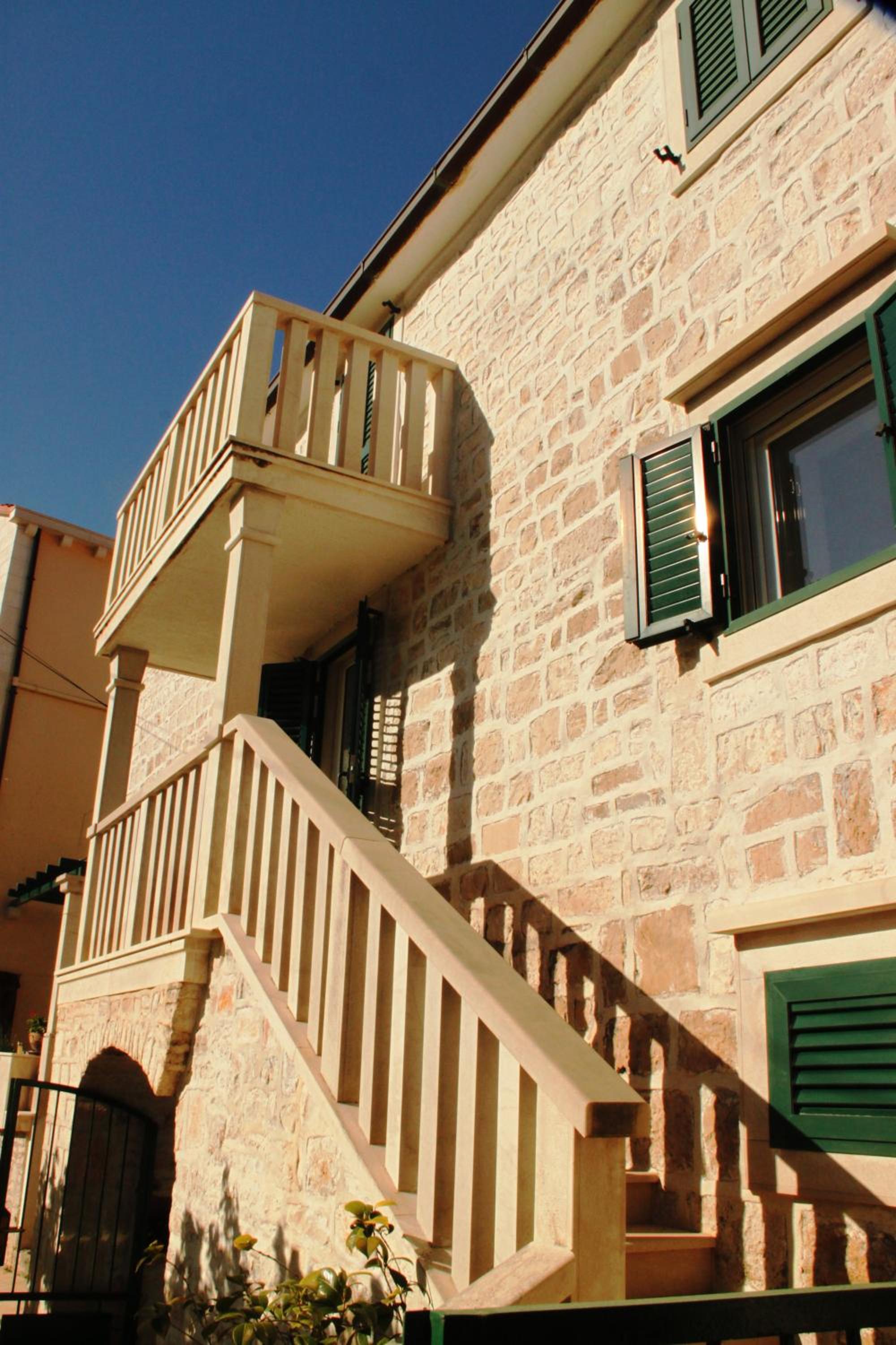 Seafront vacation house w JACUZZI 5 meters from beach view 5