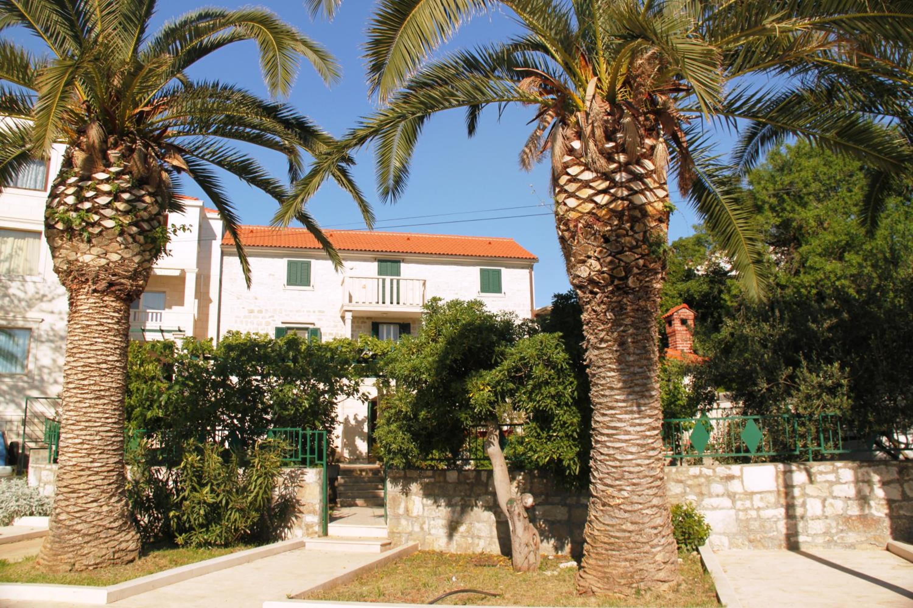 Seafront vacation house w JACUZZI 5 meters from beach view 2