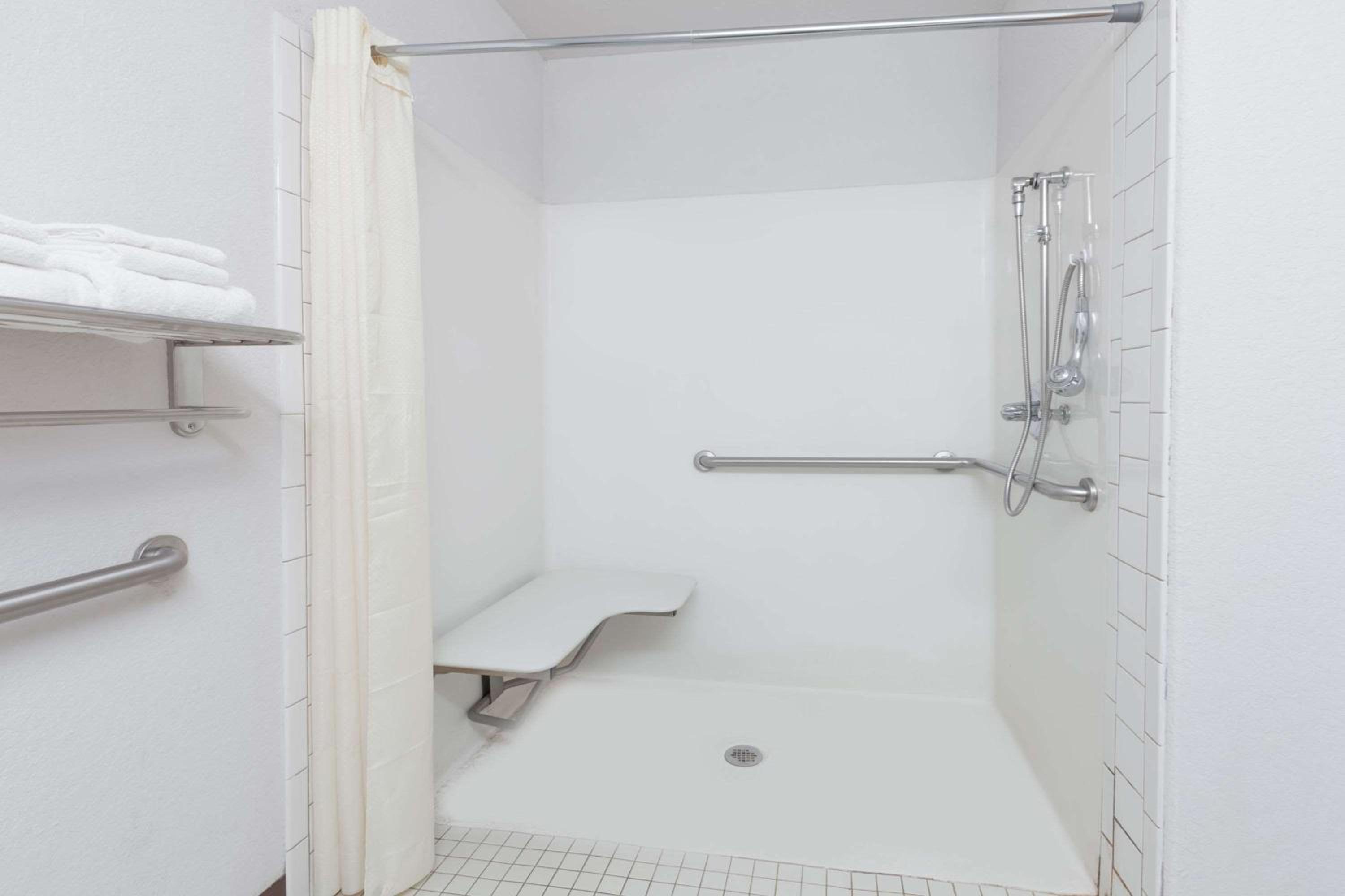 Ardmore Vacations - Microtel Inn  Suites by Wyndham Ardmore - Property Image 3