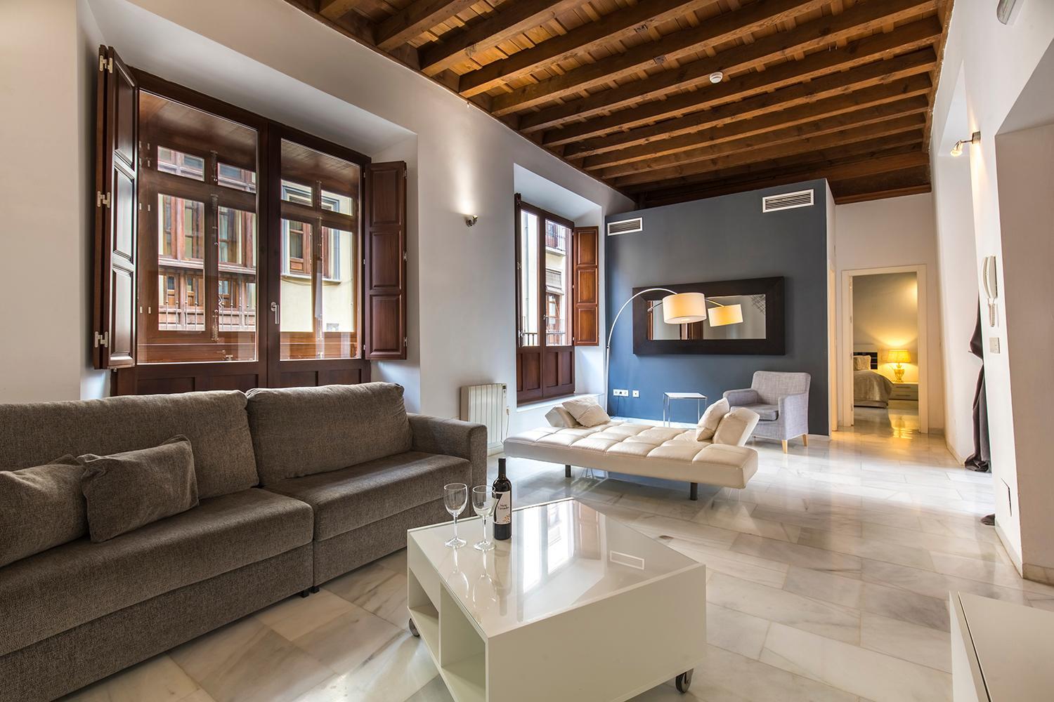 tuGuest Elvira Suites — Granada