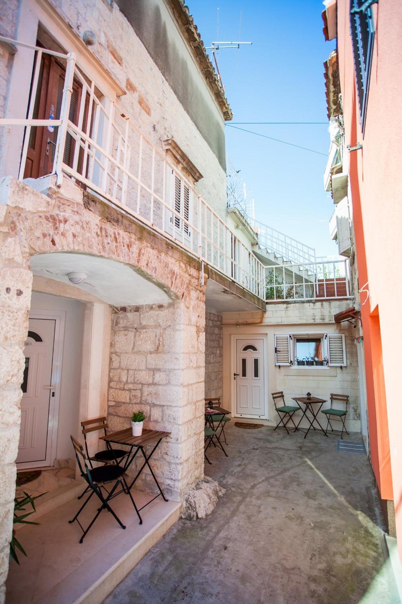 Apartments Emotha