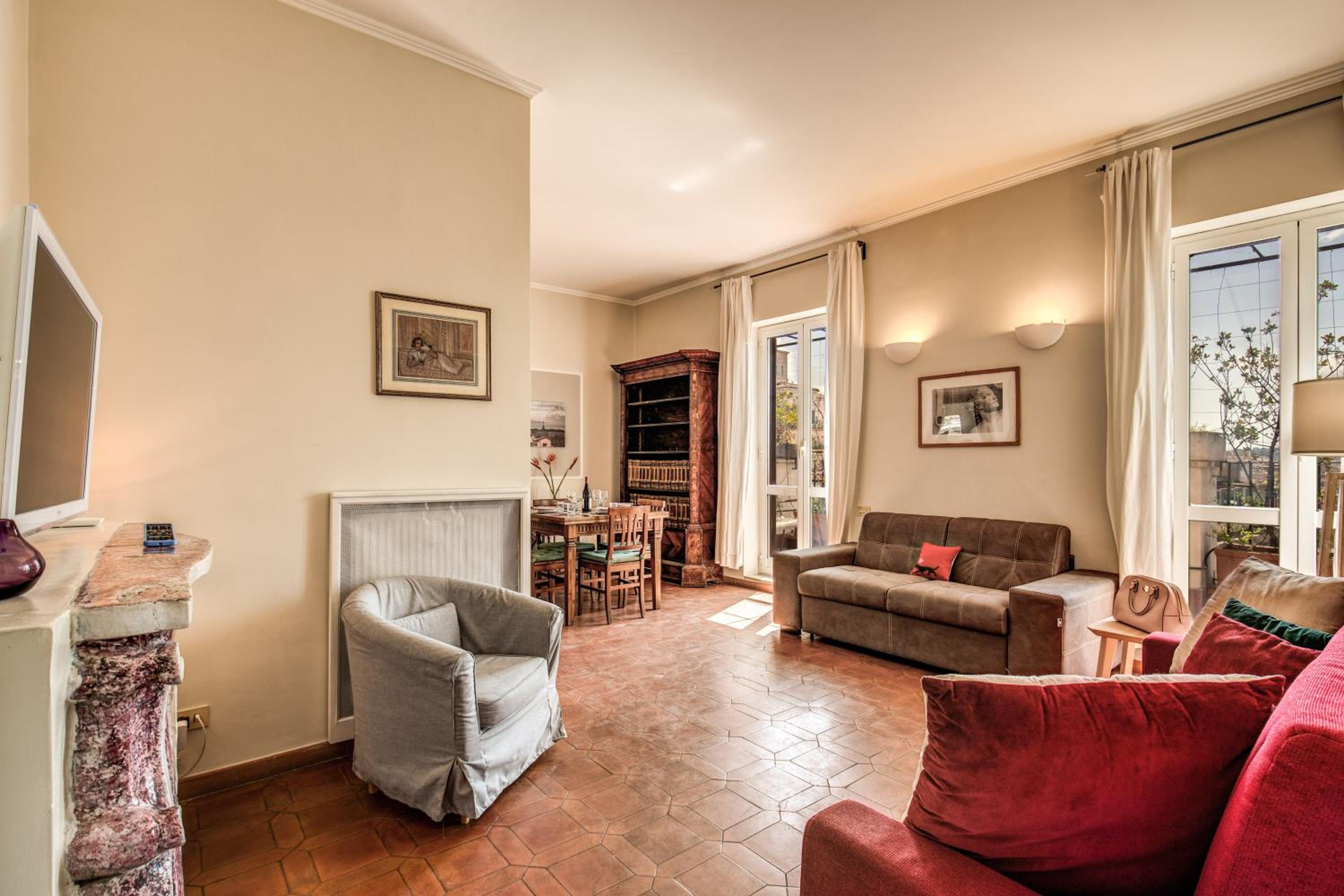 Tritone Top House