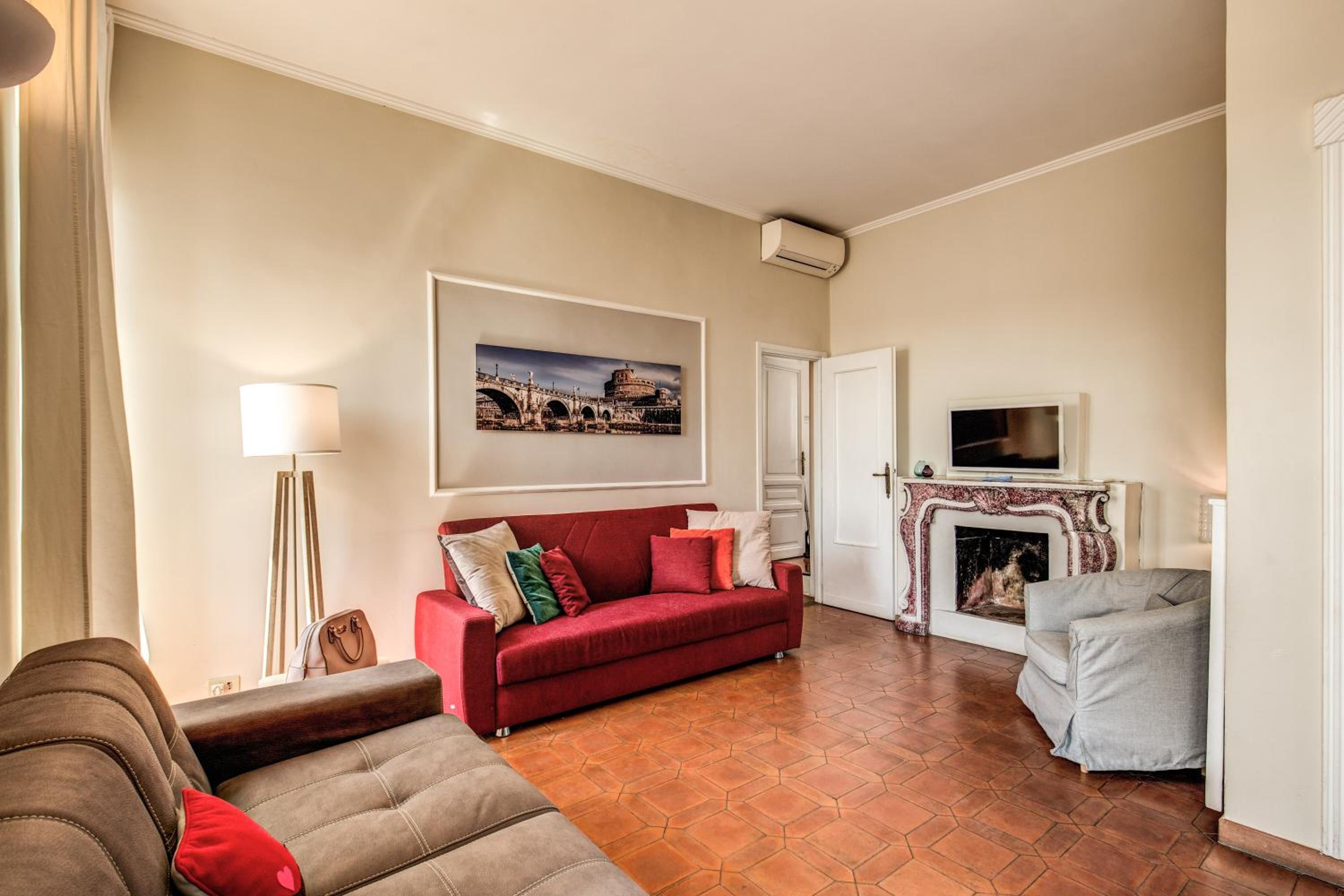 Tritone Top House