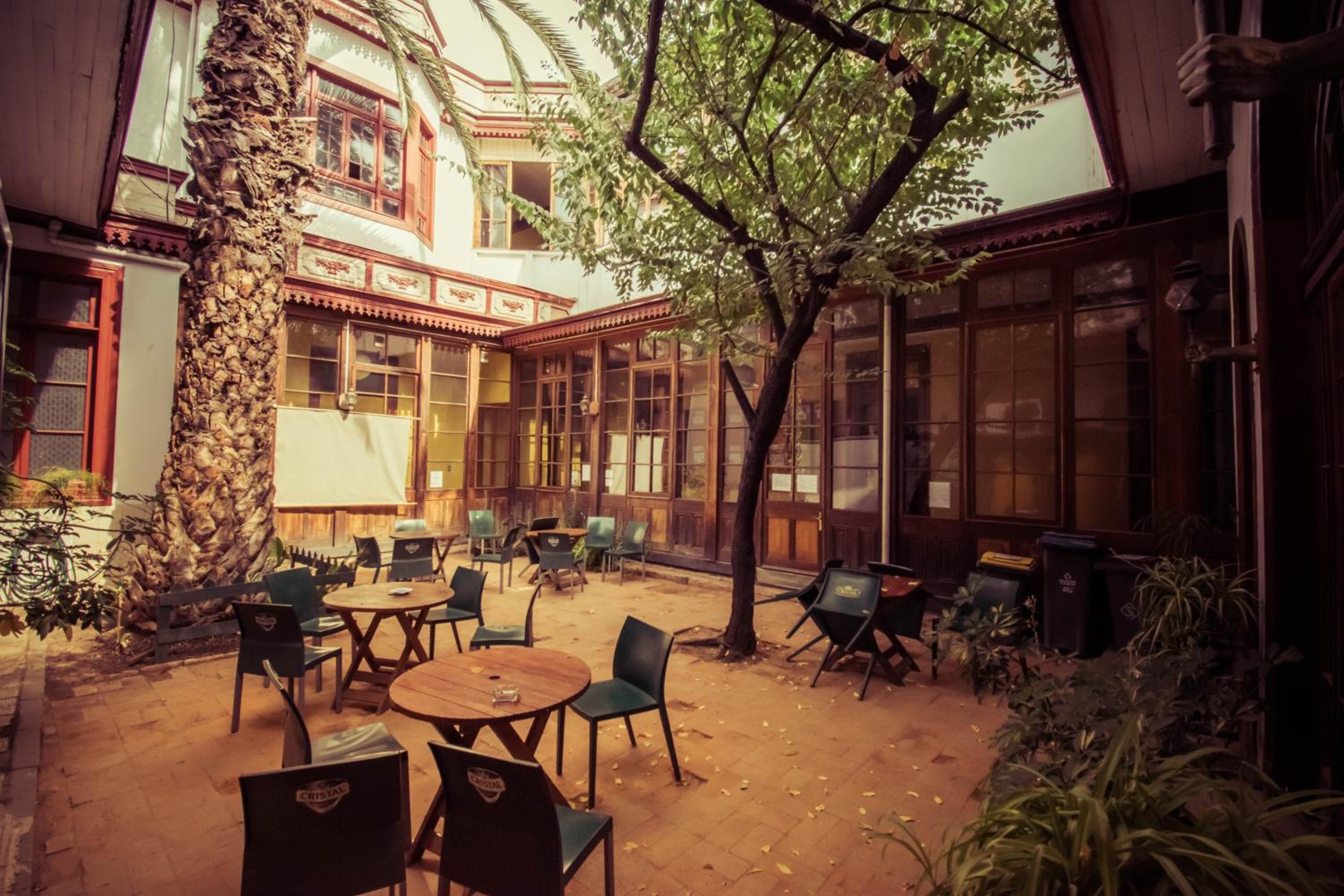 La Casa Roja Hostel