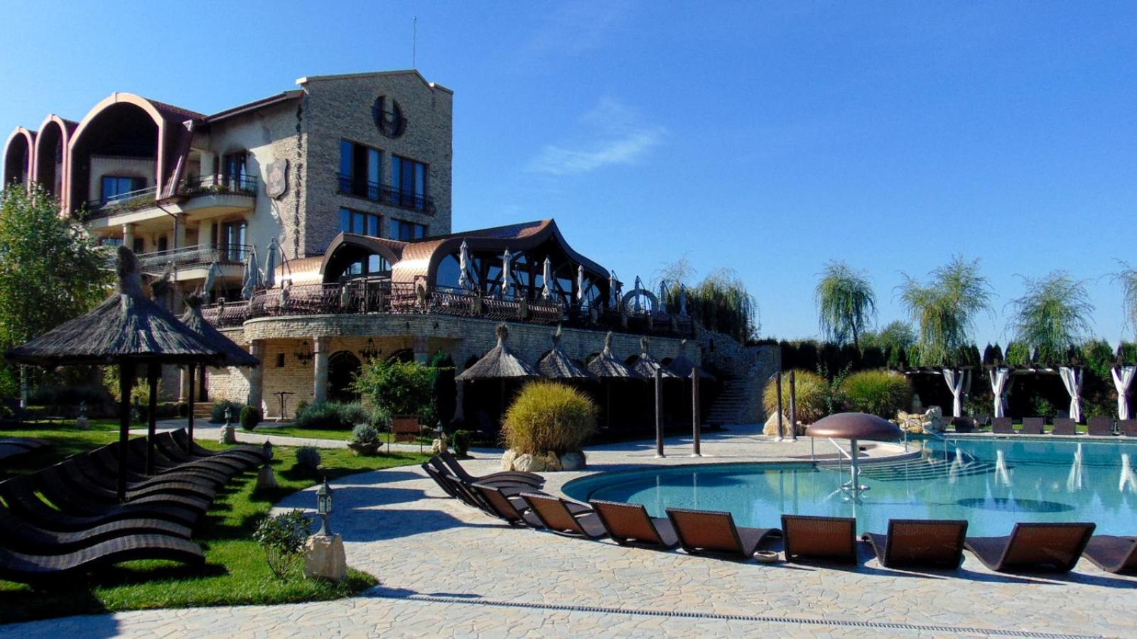 Hotel Castel Transilvania - Image 1