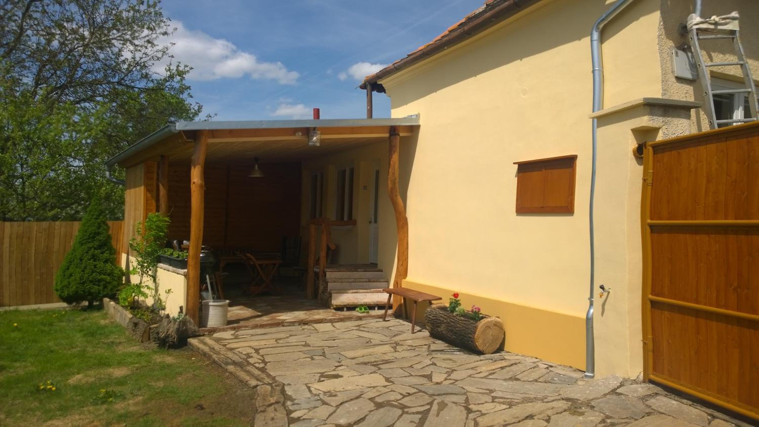 Chalupa u kostela