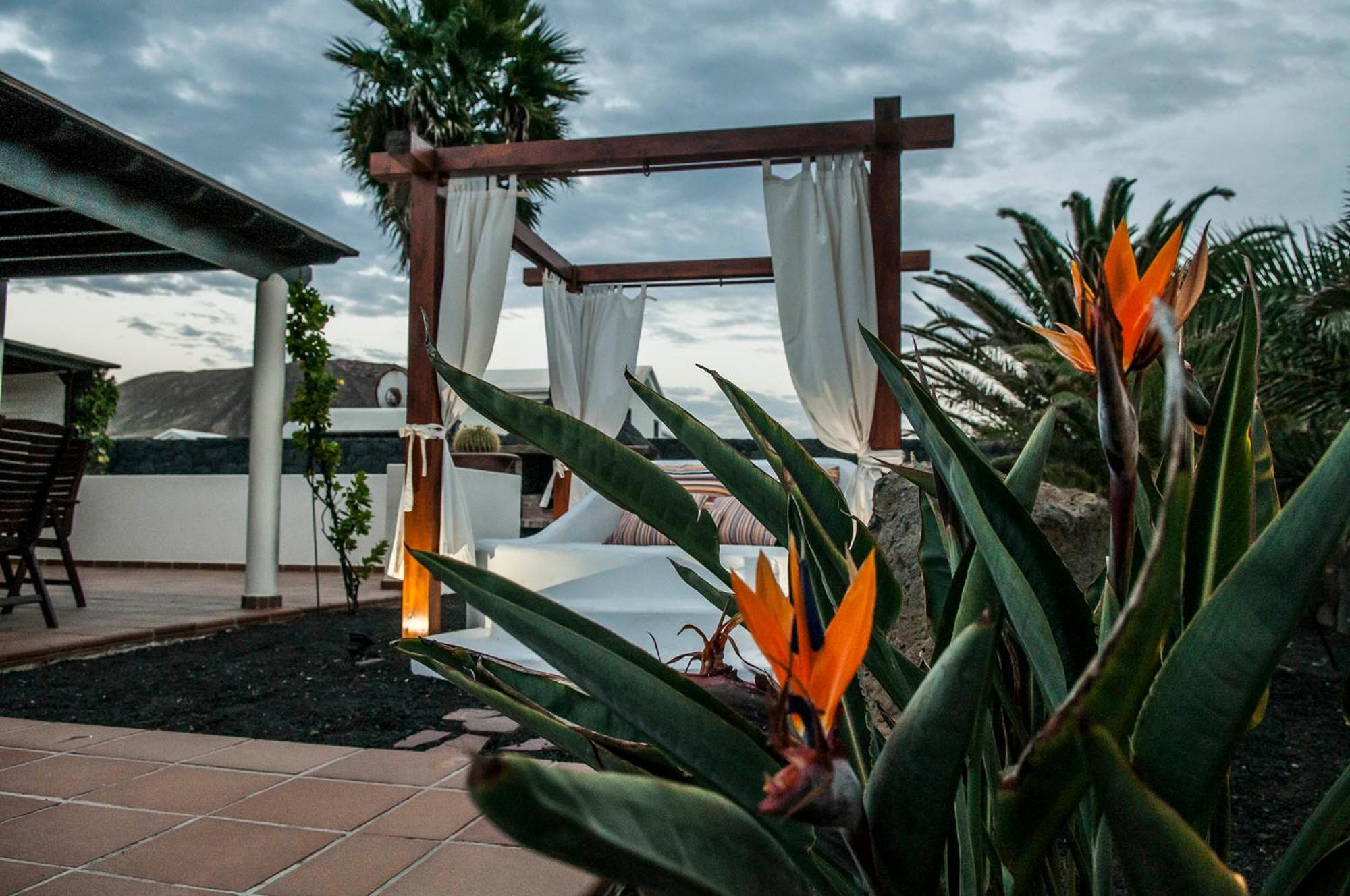 Eslanzarote Villa Rosa, Heated Pool, Jacuzzi, Super wifi, Sat tv