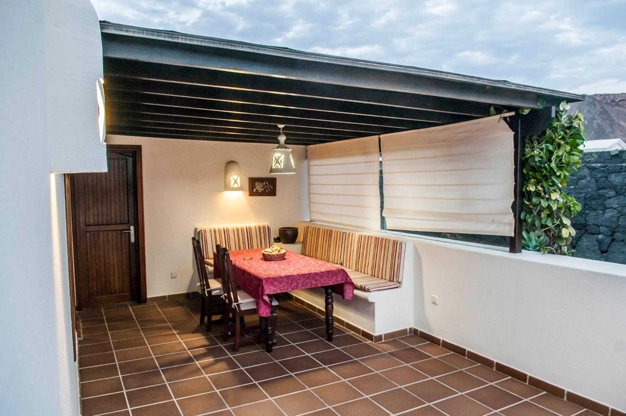 Eslanzarote Villa Rosa, Heated Pool, Jacuzzi, Super wifi, Sat tv