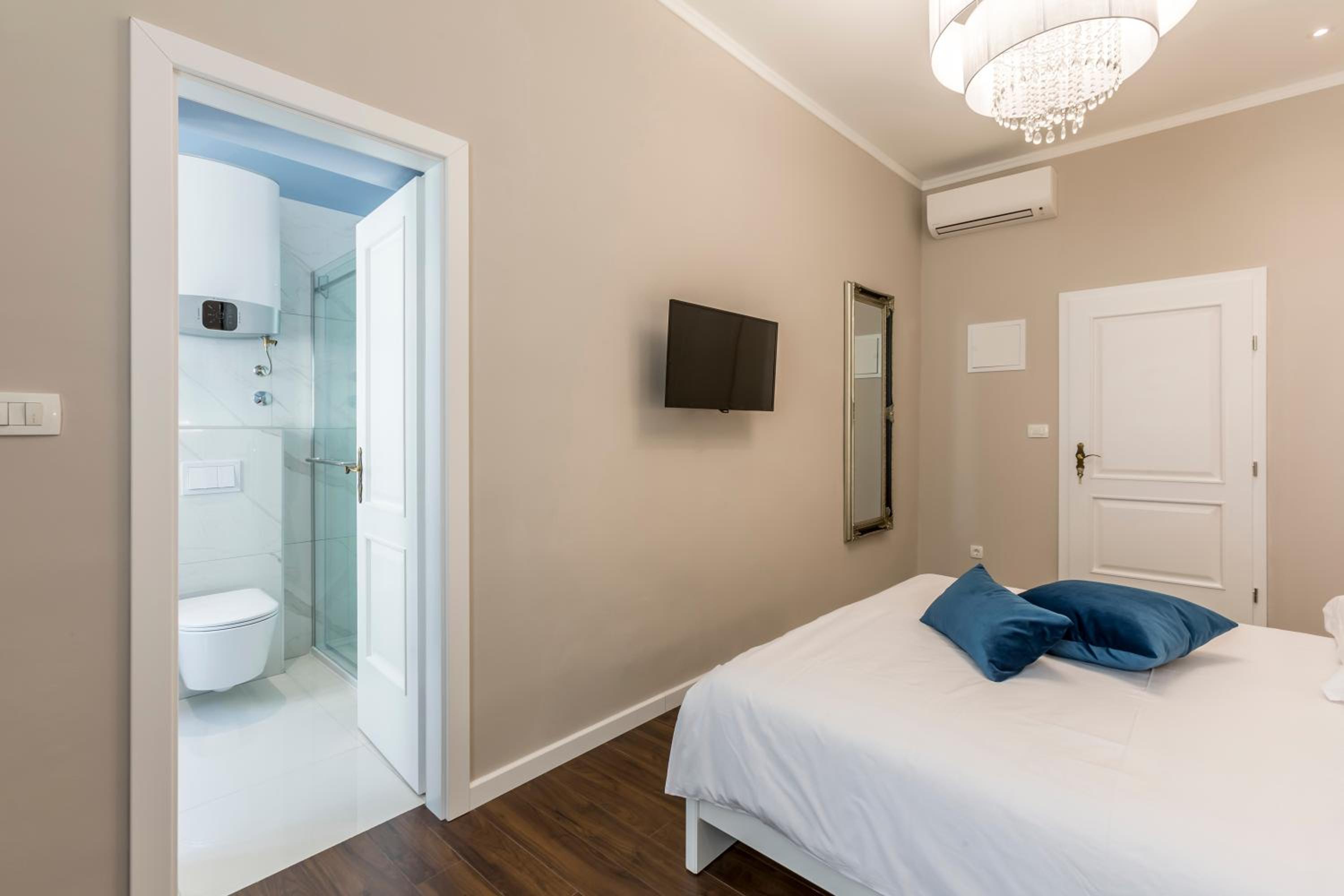 Theatre of Dreams Rooms view 5
