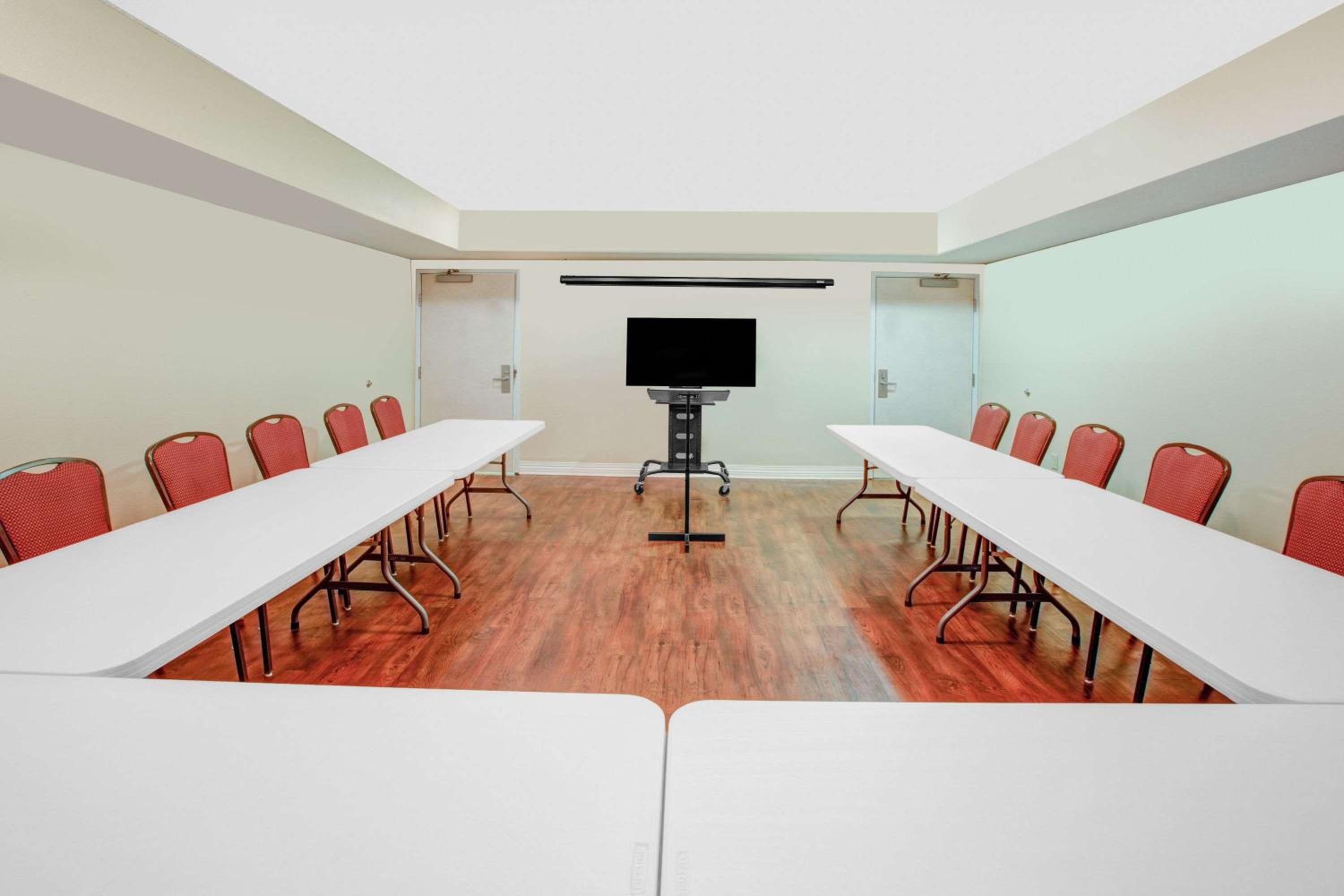 Hattiesburg Vacations - Microtel Inn  Suites by Wyndham Hattiesburg - Property Image 11