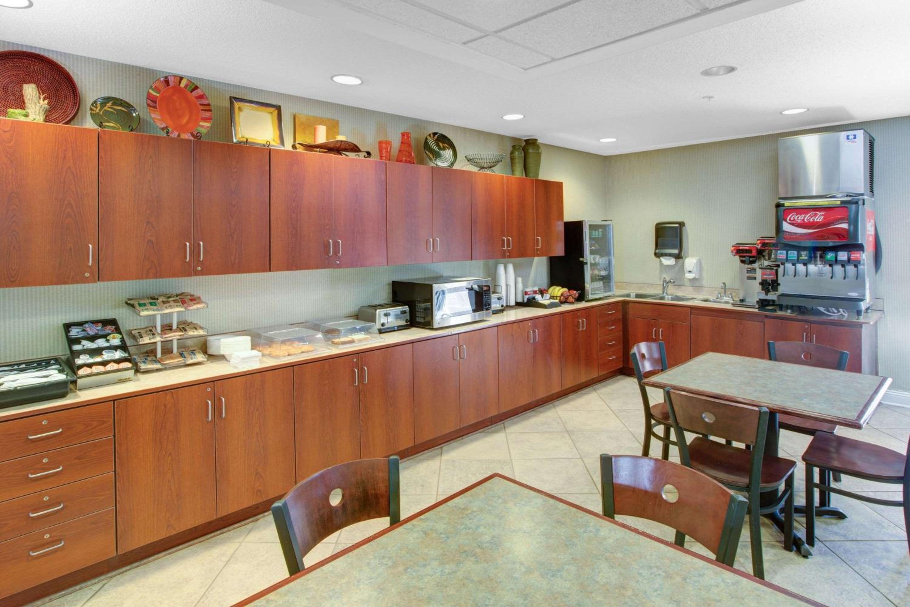 Hattiesburg Vacations - Microtel Inn  Suites by Wyndham Hattiesburg - Property Image 15