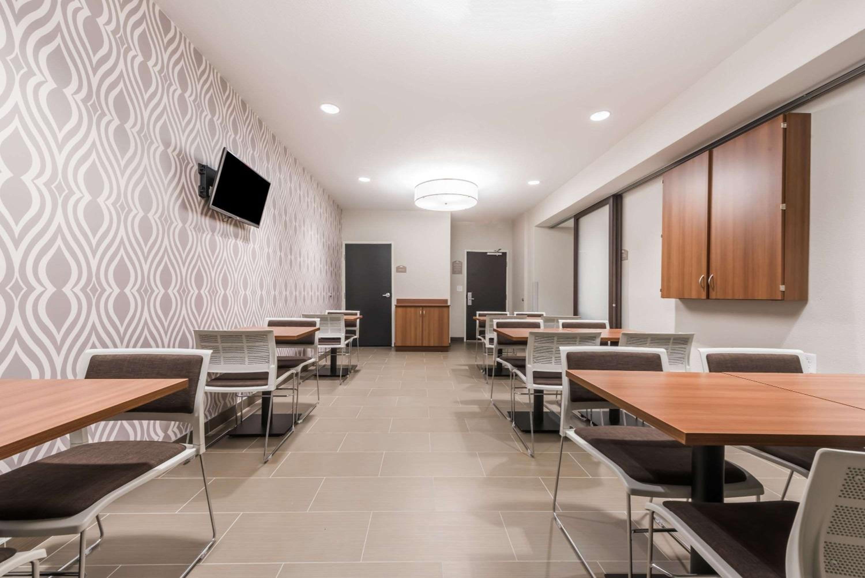 Sweetwater Vacations - Microtel Inn  Suites by Wyndham Sweetwater - Property Image 1