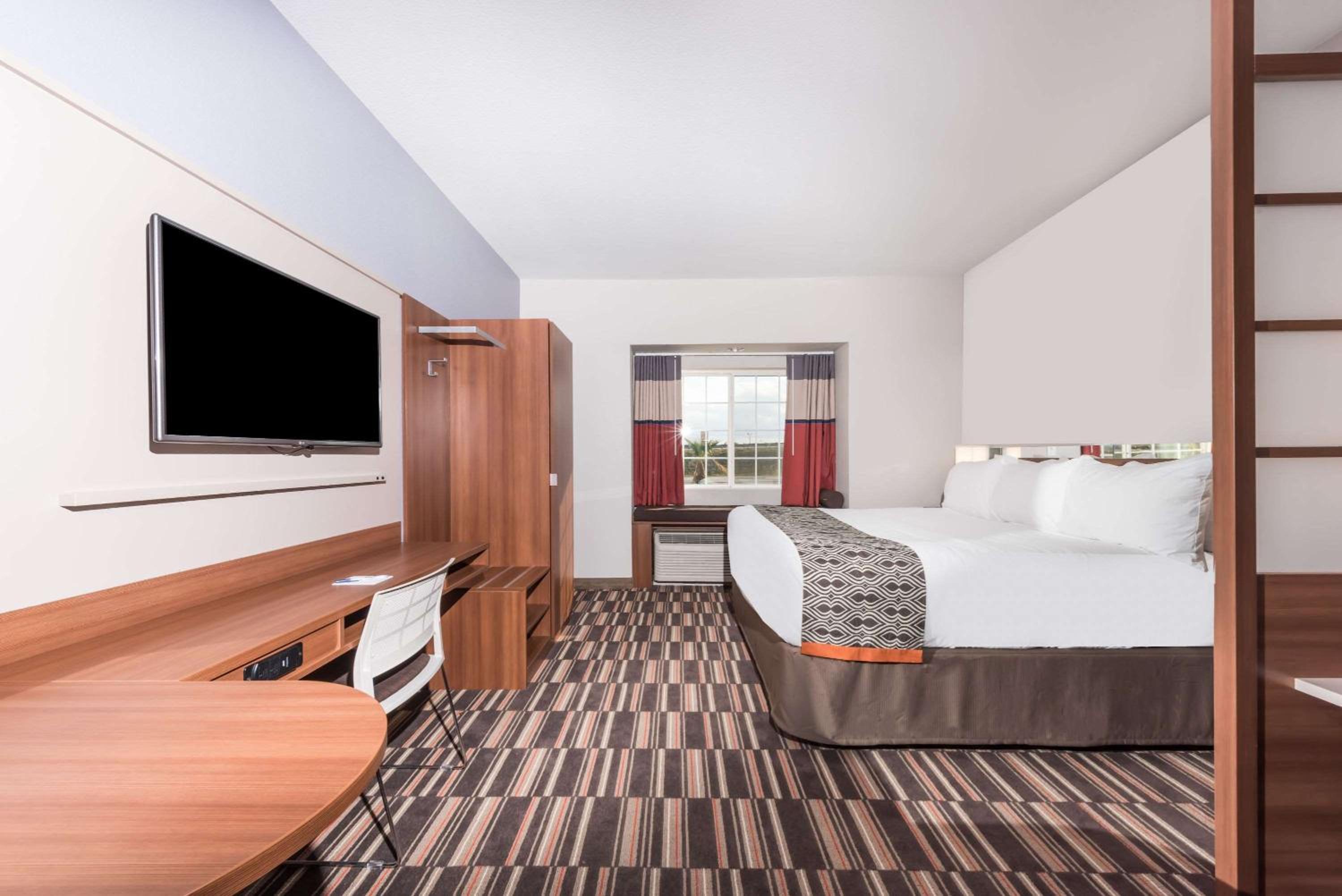Sweetwater Vacations - Microtel Inn  Suites by Wyndham Sweetwater - Property Image 4