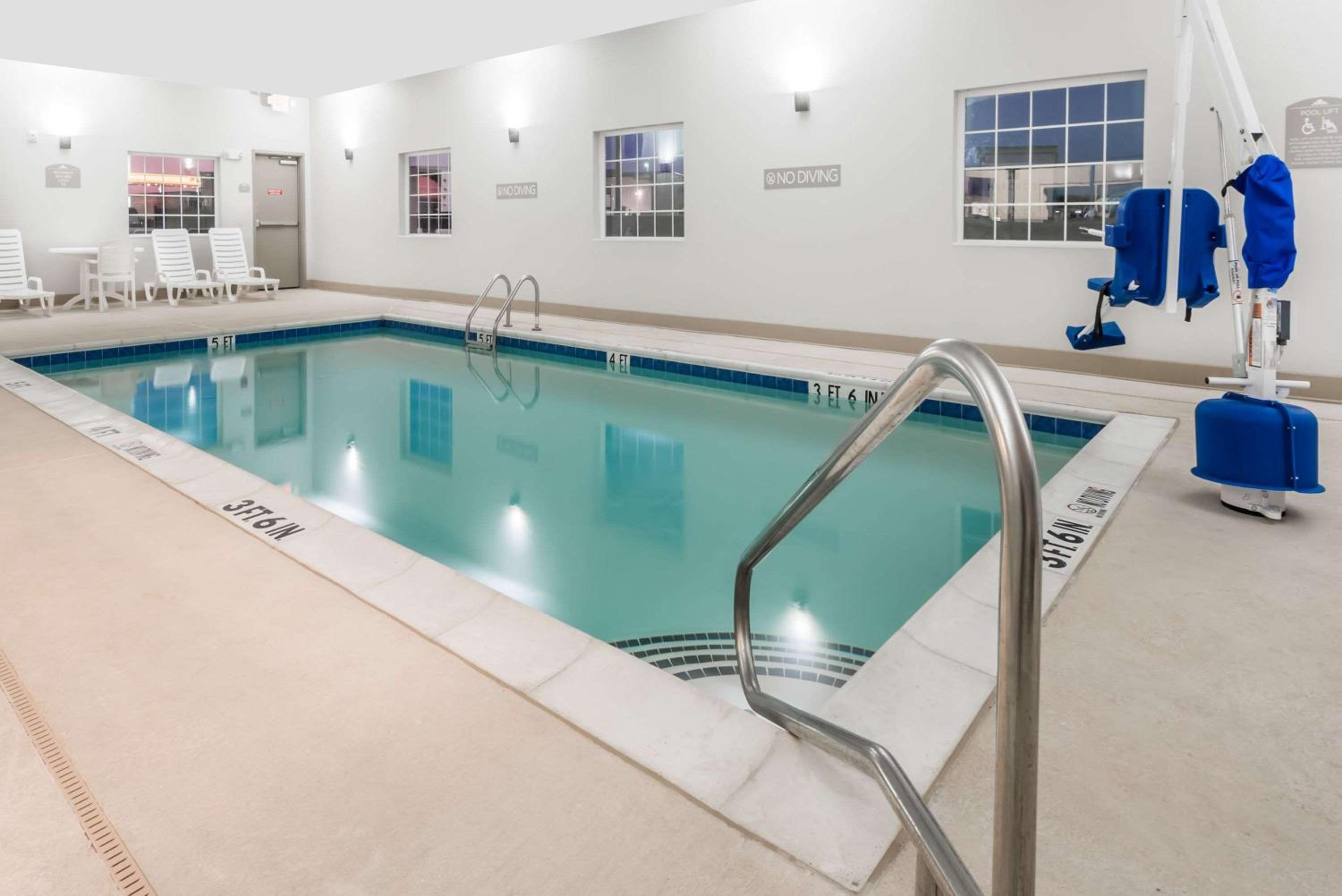 Sweetwater Vacations - Microtel Inn  Suites by Wyndham Sweetwater - Property Image 3